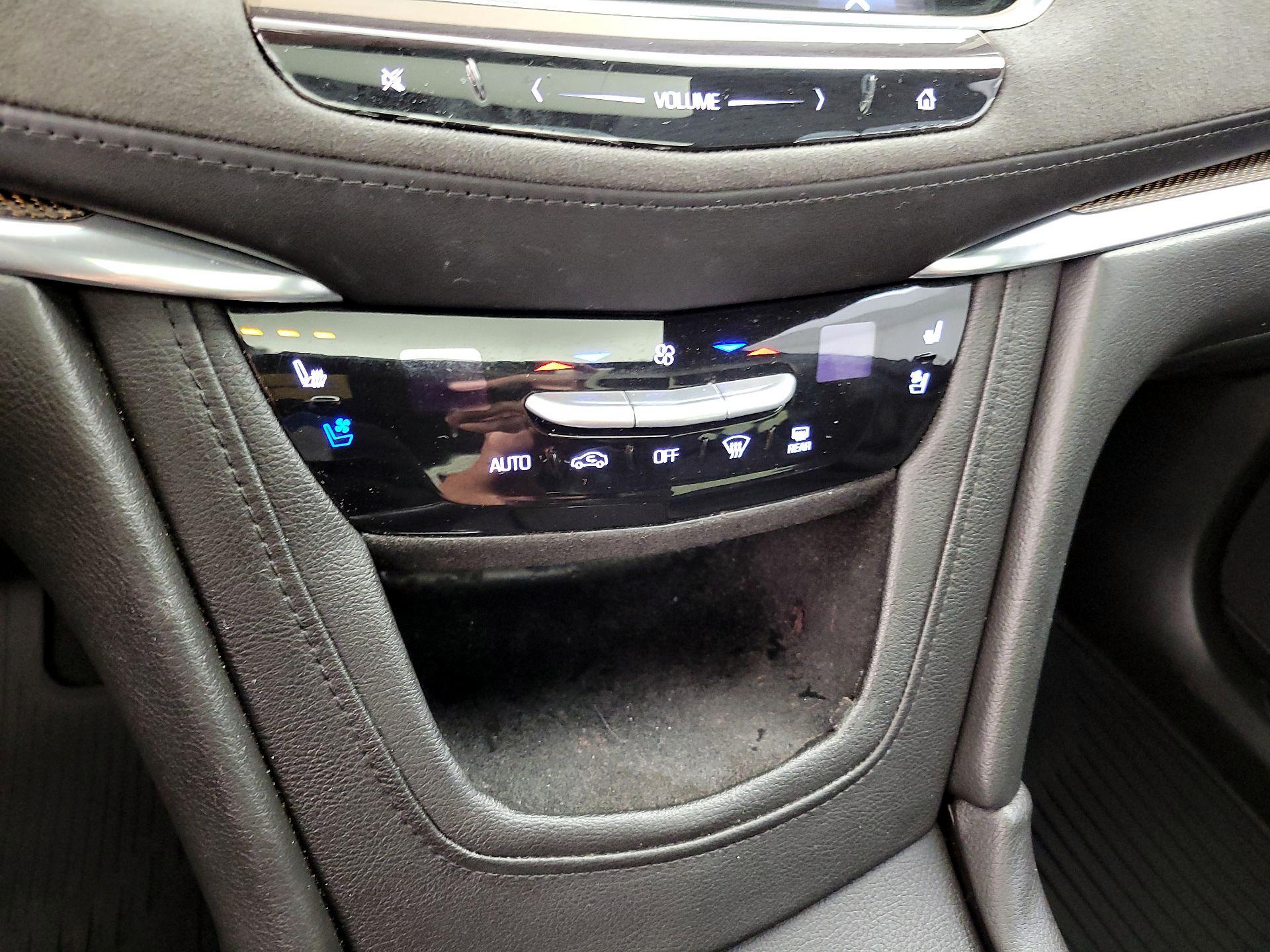 Thumbnail: 2017 Cadillac XT5 - 17