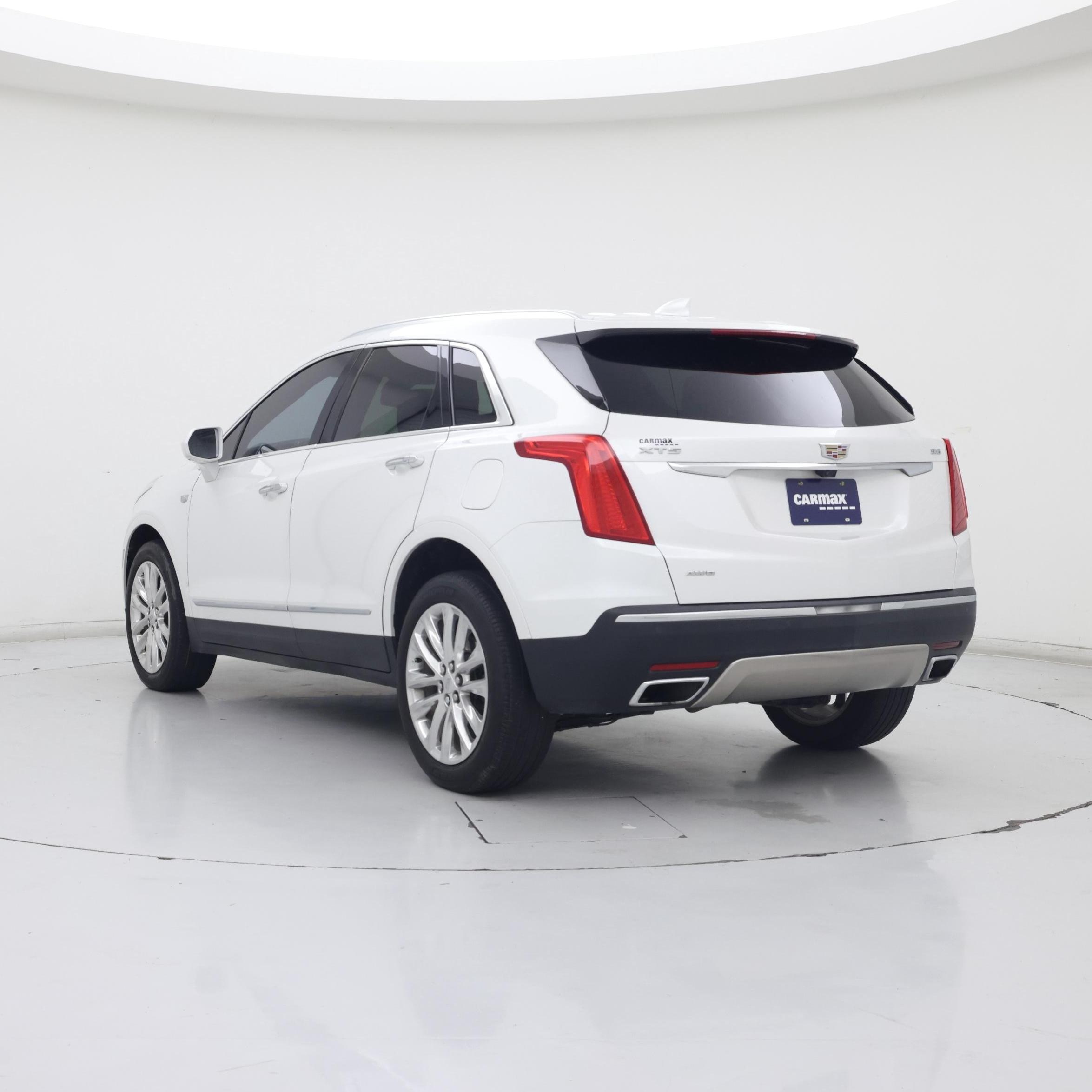 Thumbnail: 2017 Cadillac XT5 - 2