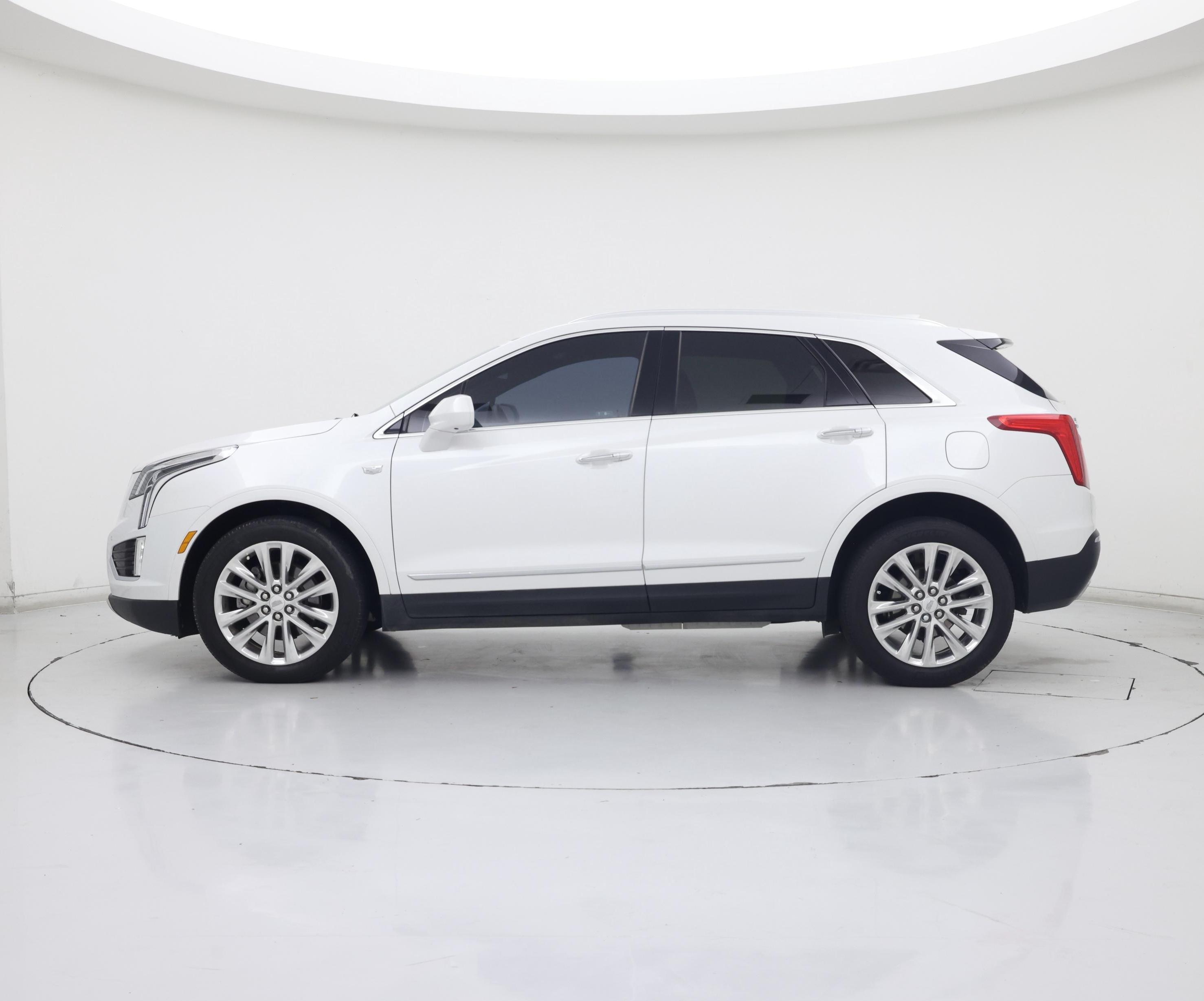 Thumbnail: 2017 Cadillac XT5 - 3