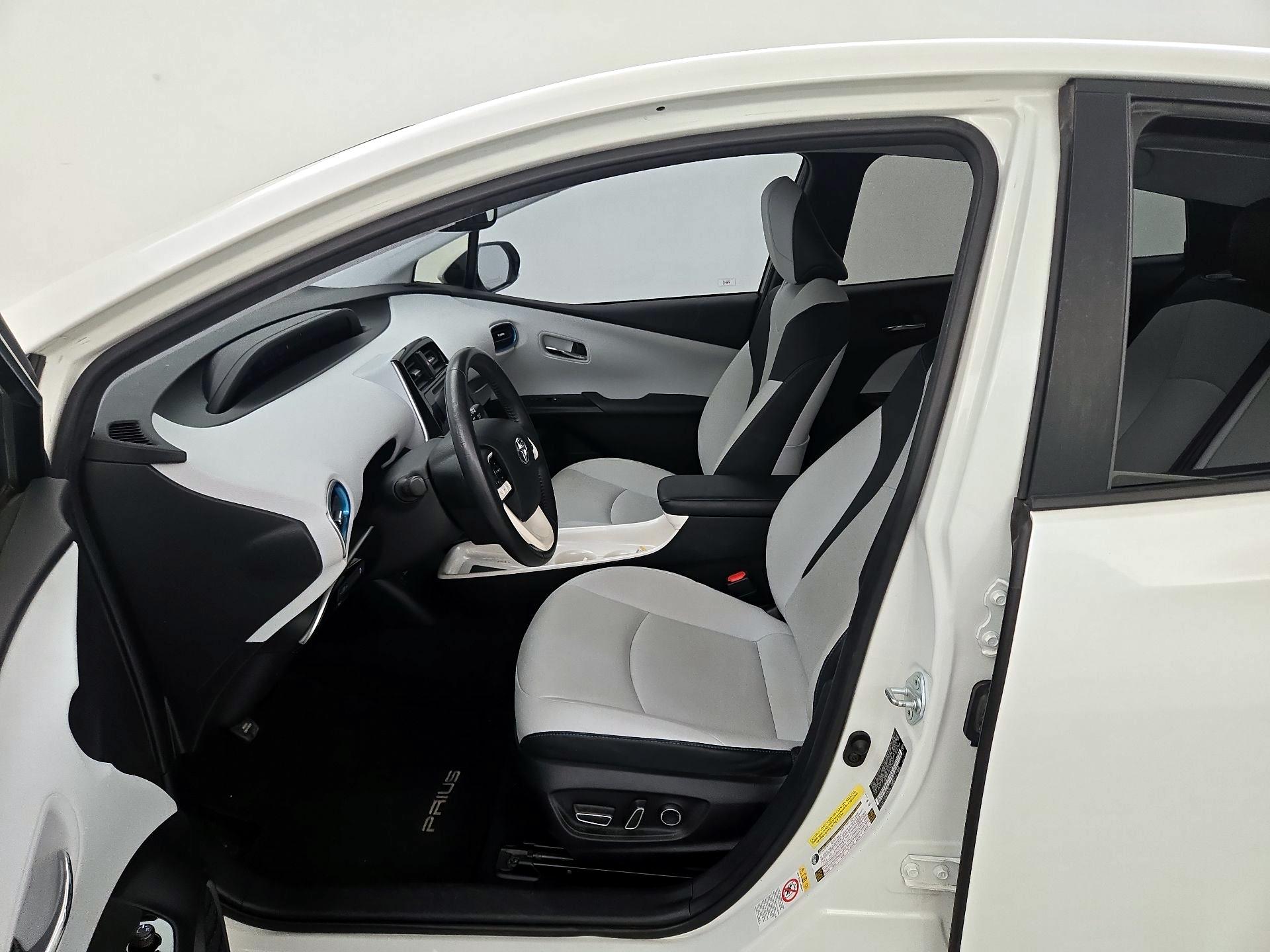Thumbnail: 2017 Toyota Prius - 11