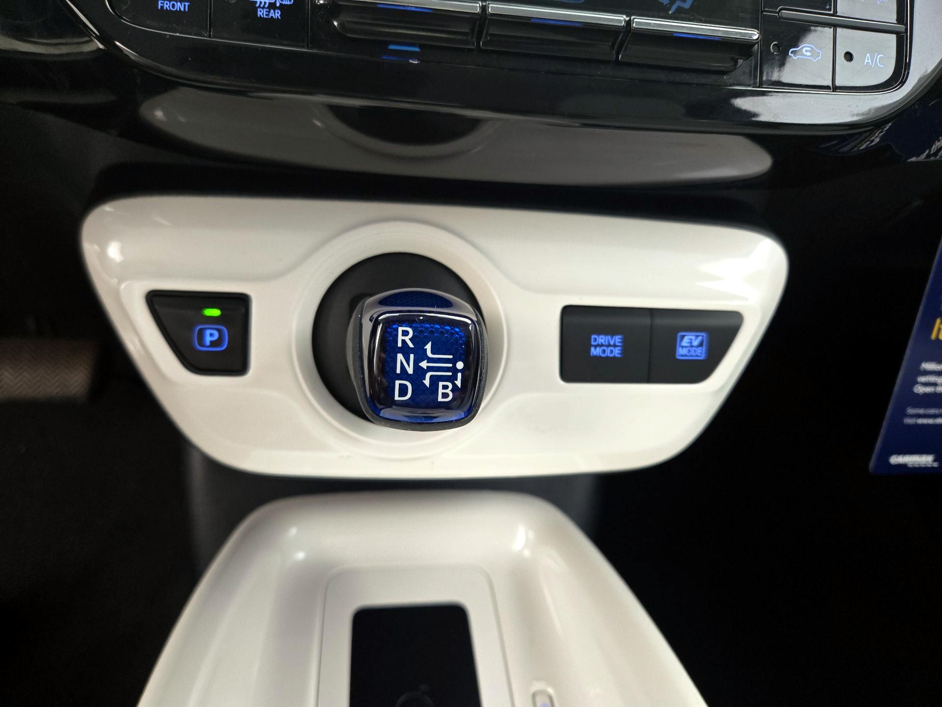 Thumbnail: 2017 Toyota Prius - 18