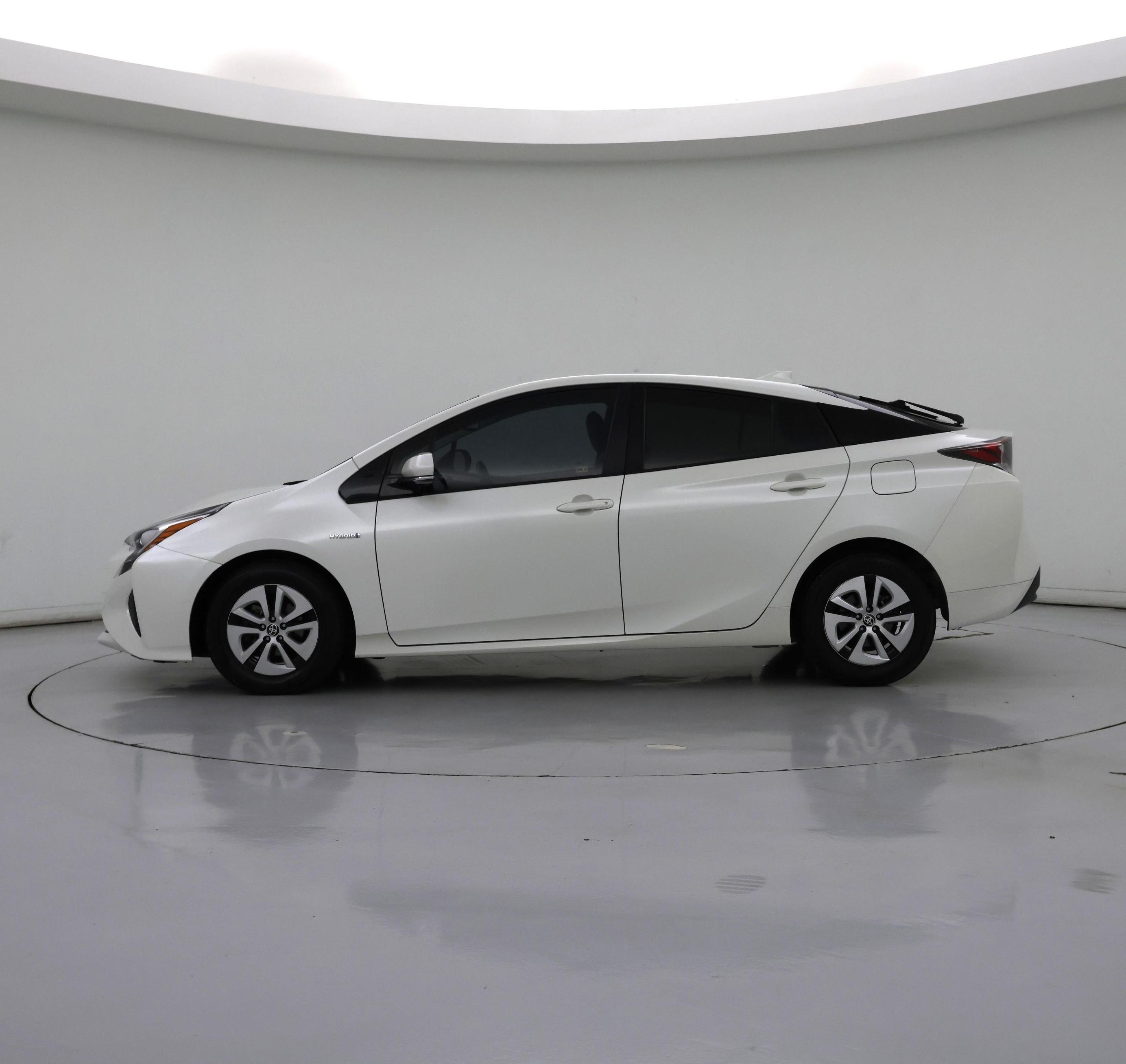 Thumbnail: 2017 Toyota Prius - 3