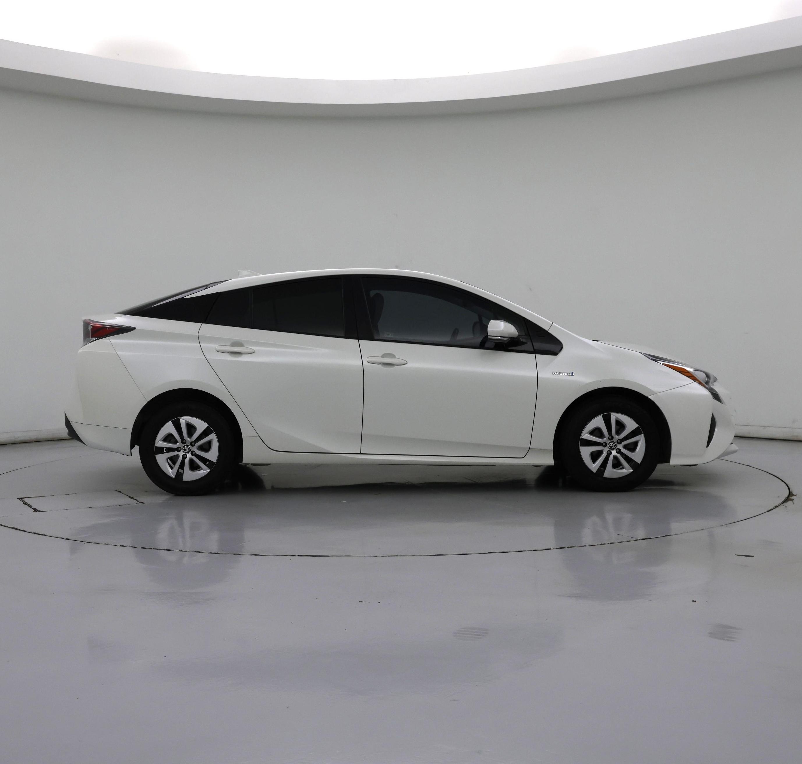 Thumbnail: 2017 Toyota Prius - 7