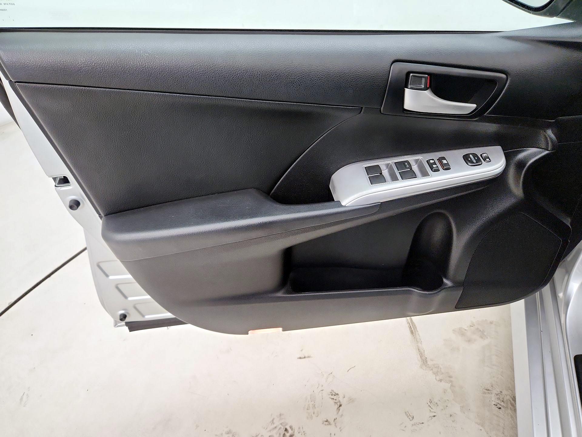 Thumbnail: 2014 Toyota Camry - 12