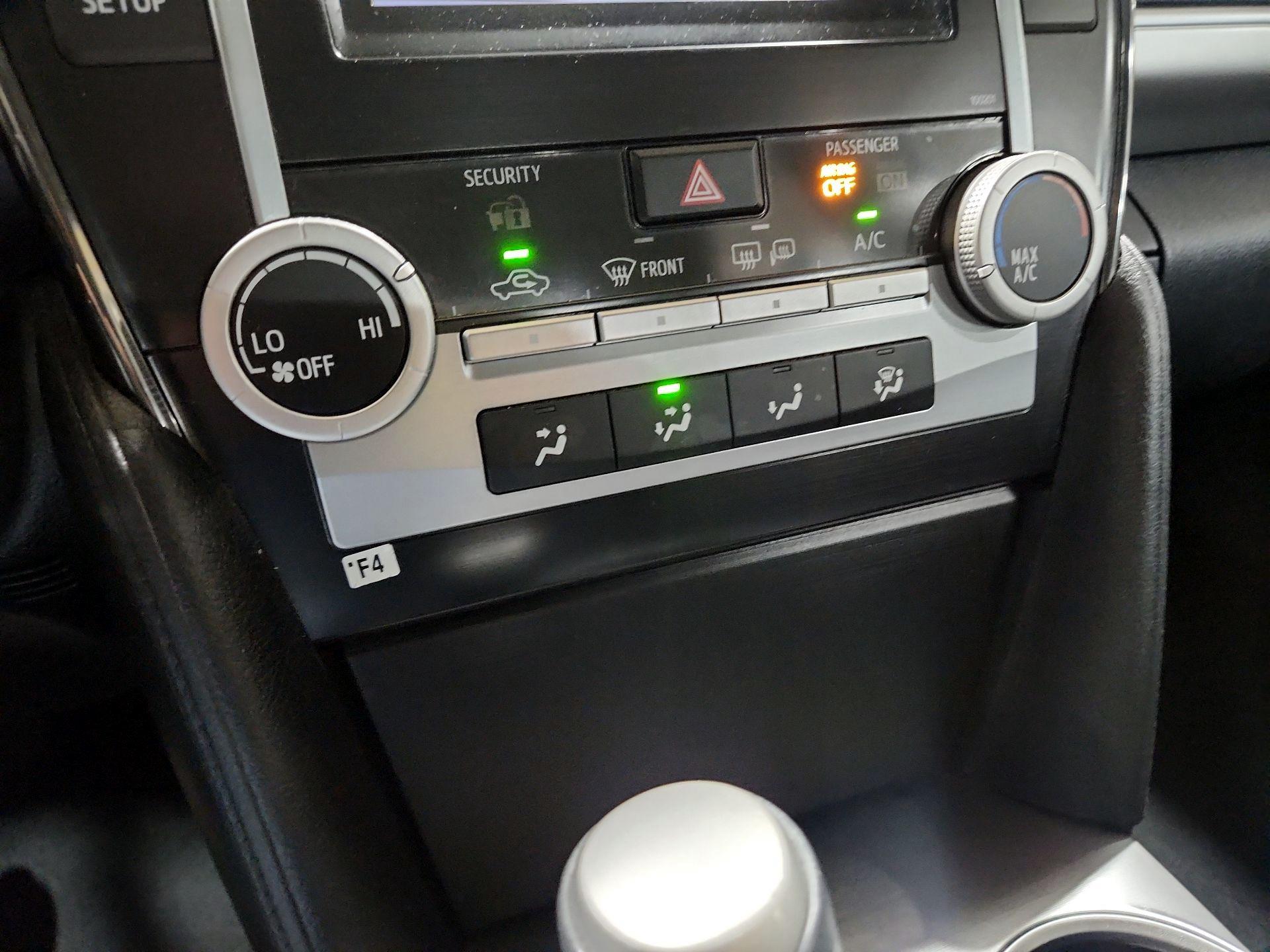 Thumbnail: 2014 Toyota Camry - 14