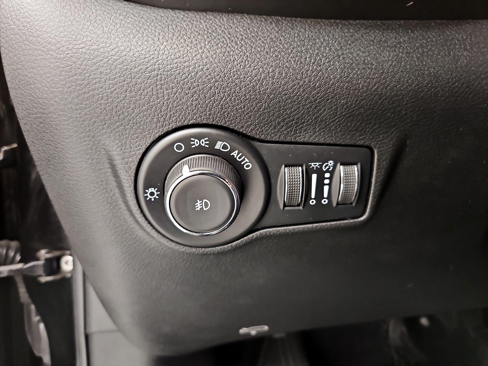 Thumbnail: 2023 Jeep Compass - 13