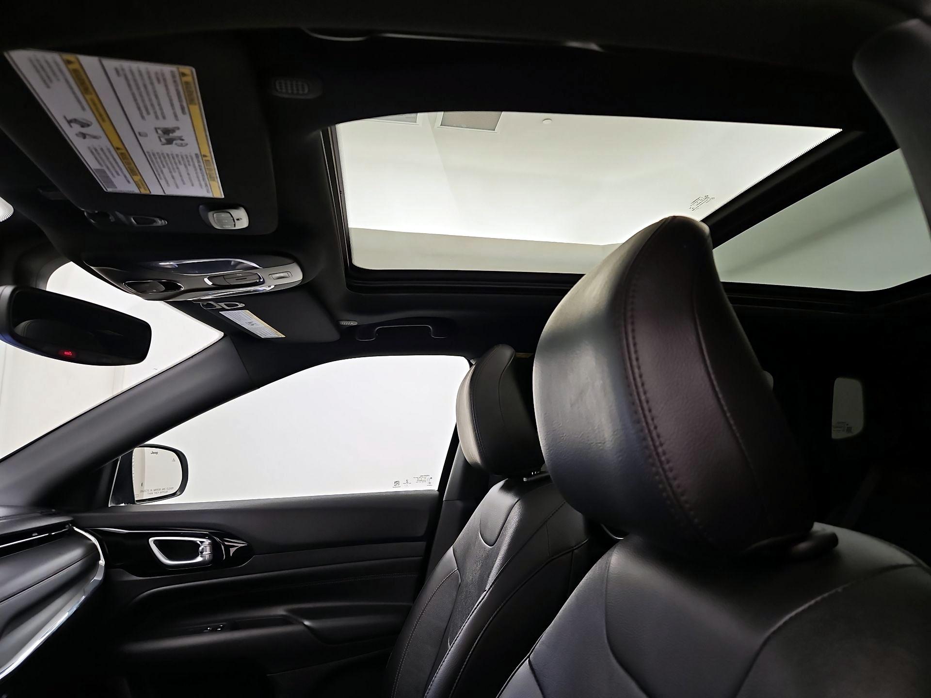 Thumbnail: 2023 Jeep Compass - 20