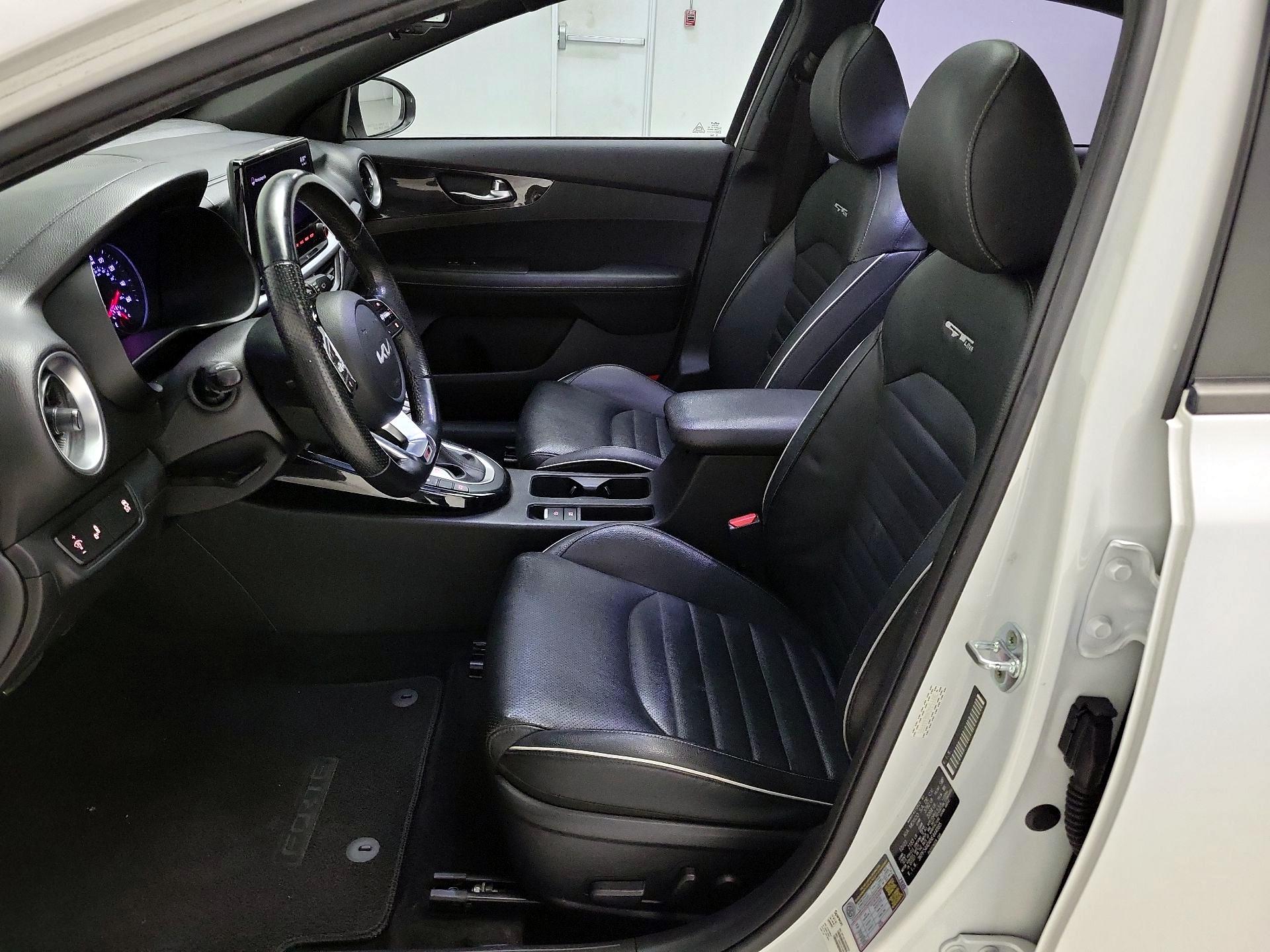 Thumbnail: 2022 Kia Forte - 11