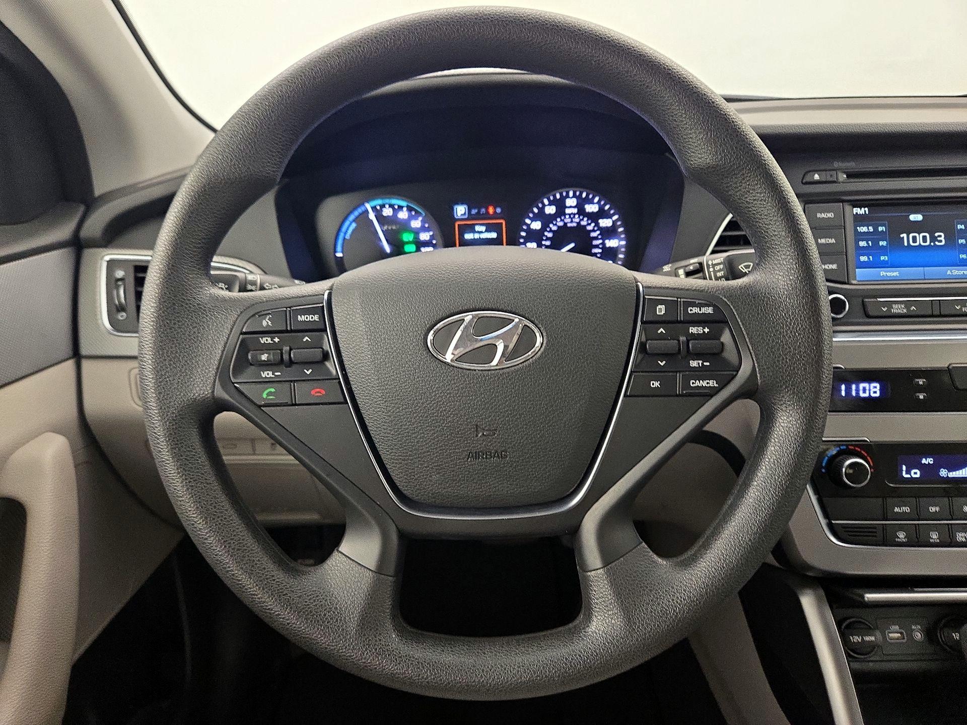 Thumbnail: 2016 Hyundai Sonata - 10