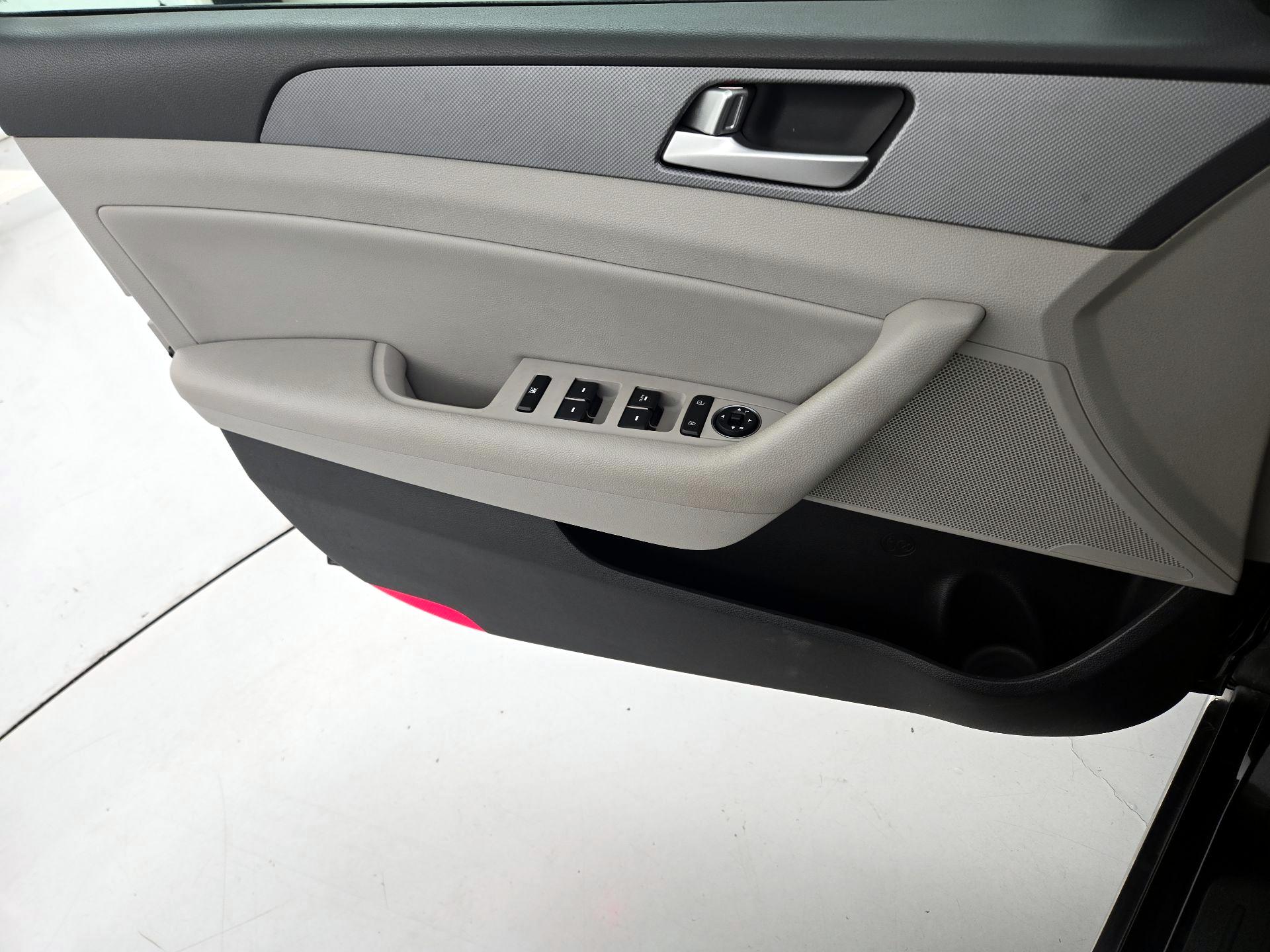 Thumbnail: 2016 Hyundai Sonata - 12