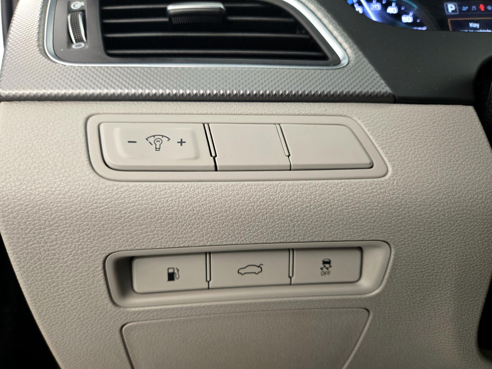 Thumbnail: 2016 Hyundai Sonata - 13