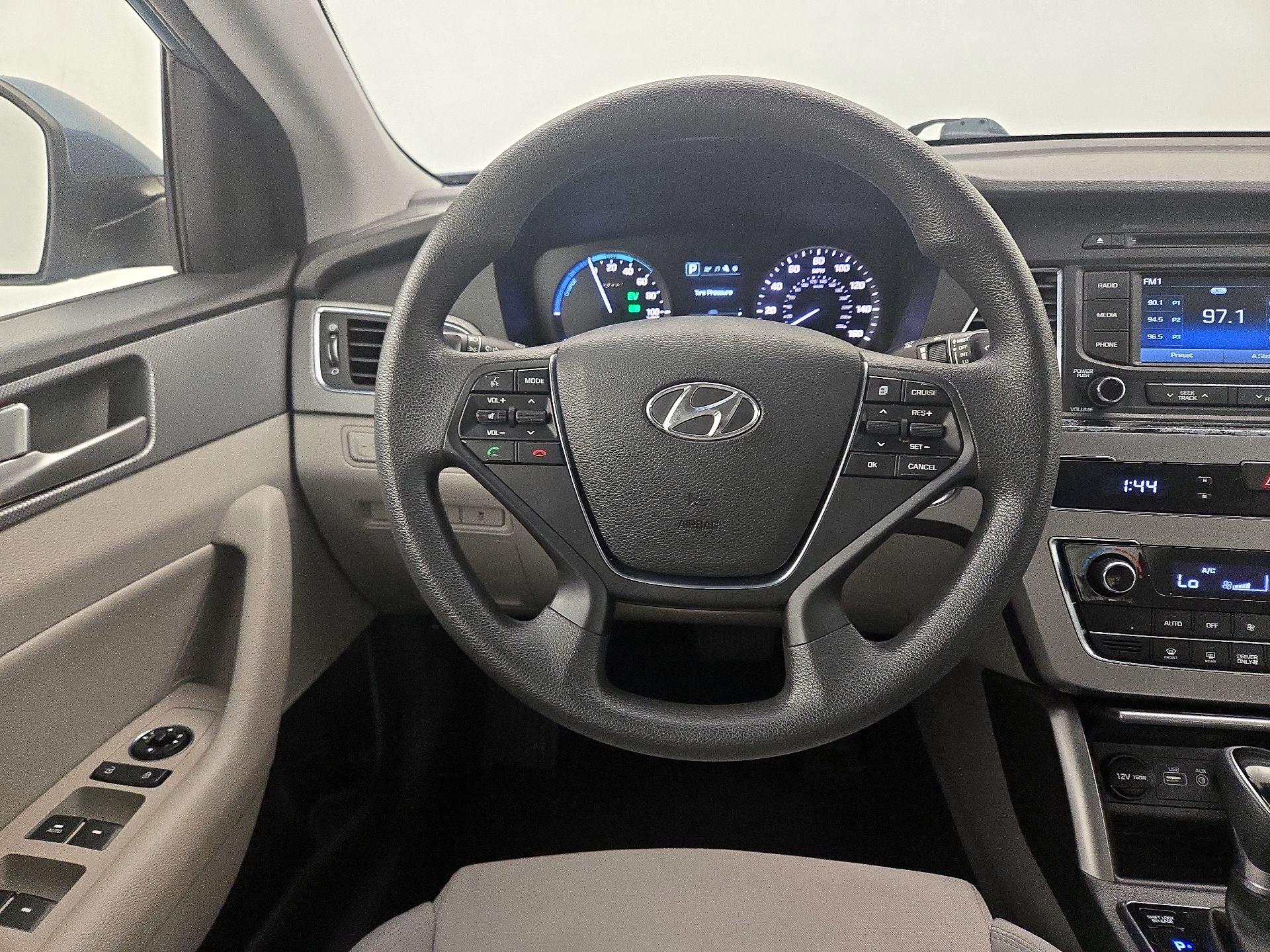 Thumbnail: 2016 Hyundai Sonata - 10