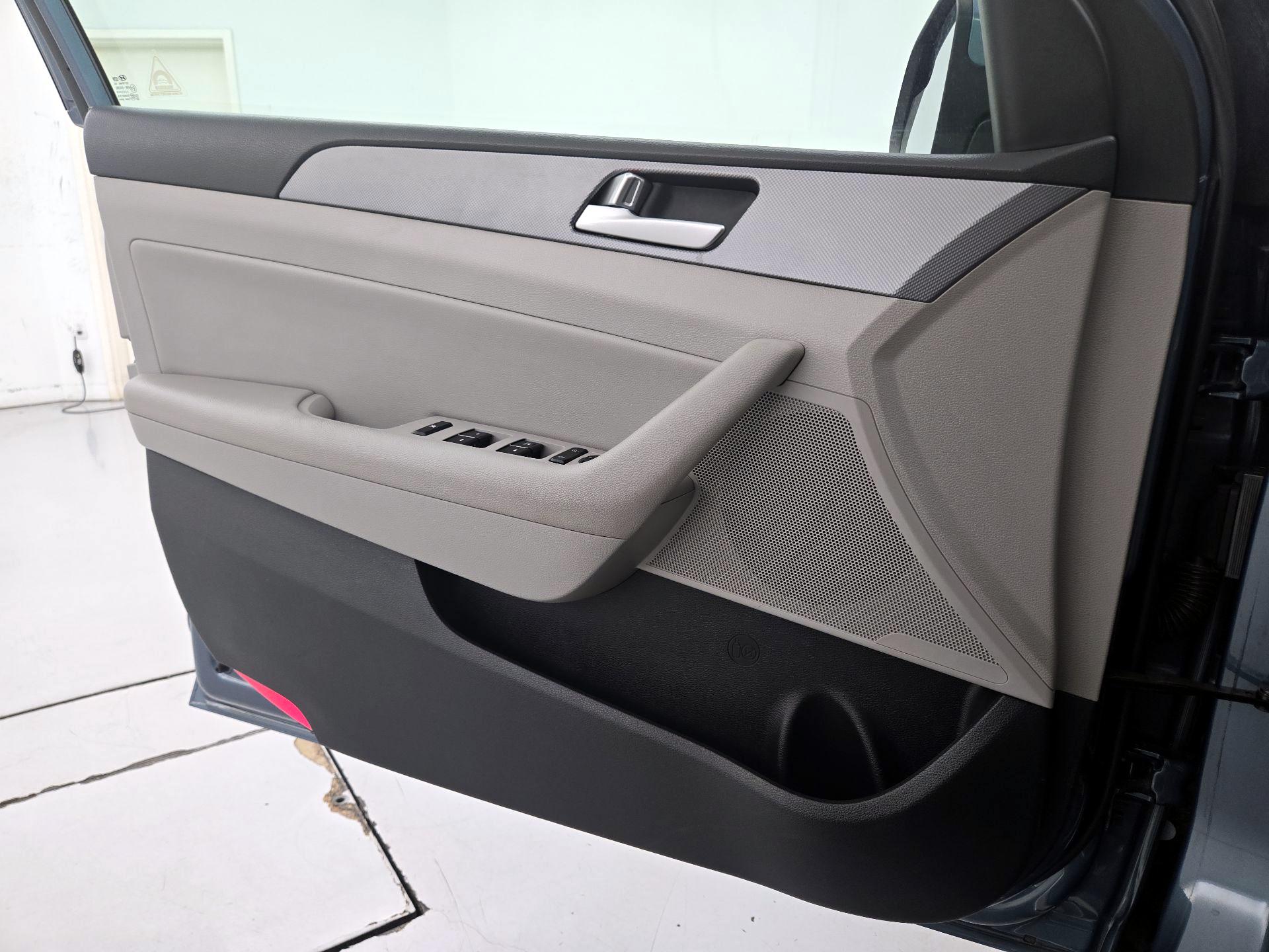 Thumbnail: 2016 Hyundai Sonata - 12