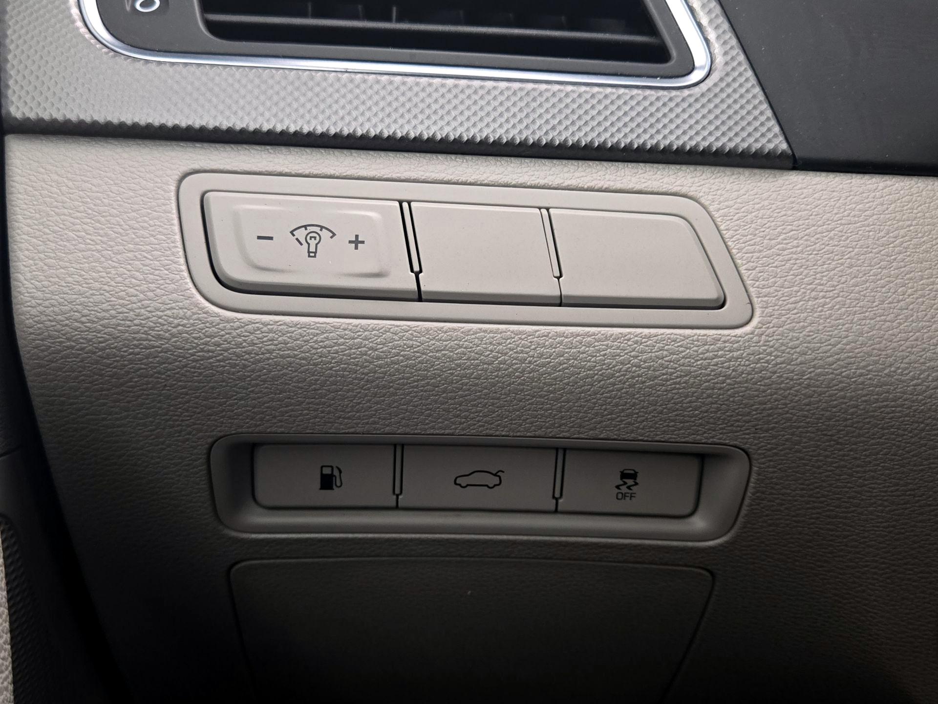 Thumbnail: 2016 Hyundai Sonata - 13