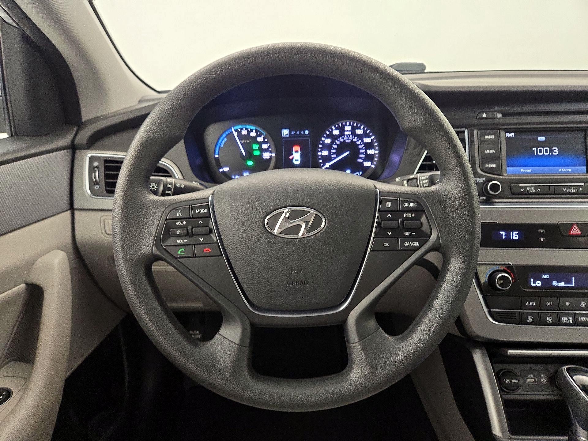 Thumbnail: 2016 Hyundai Sonata - 10