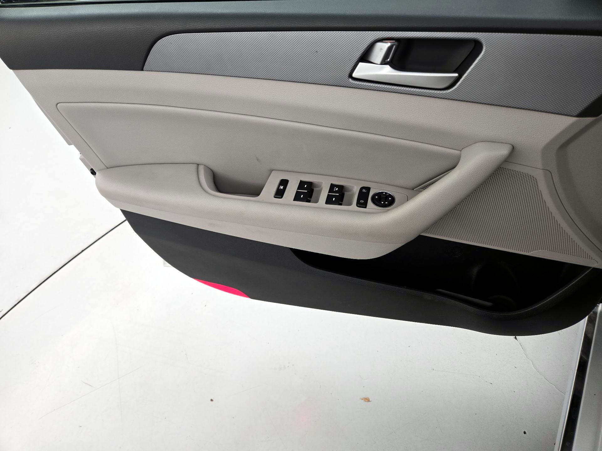 Thumbnail: 2016 Hyundai Sonata - 12