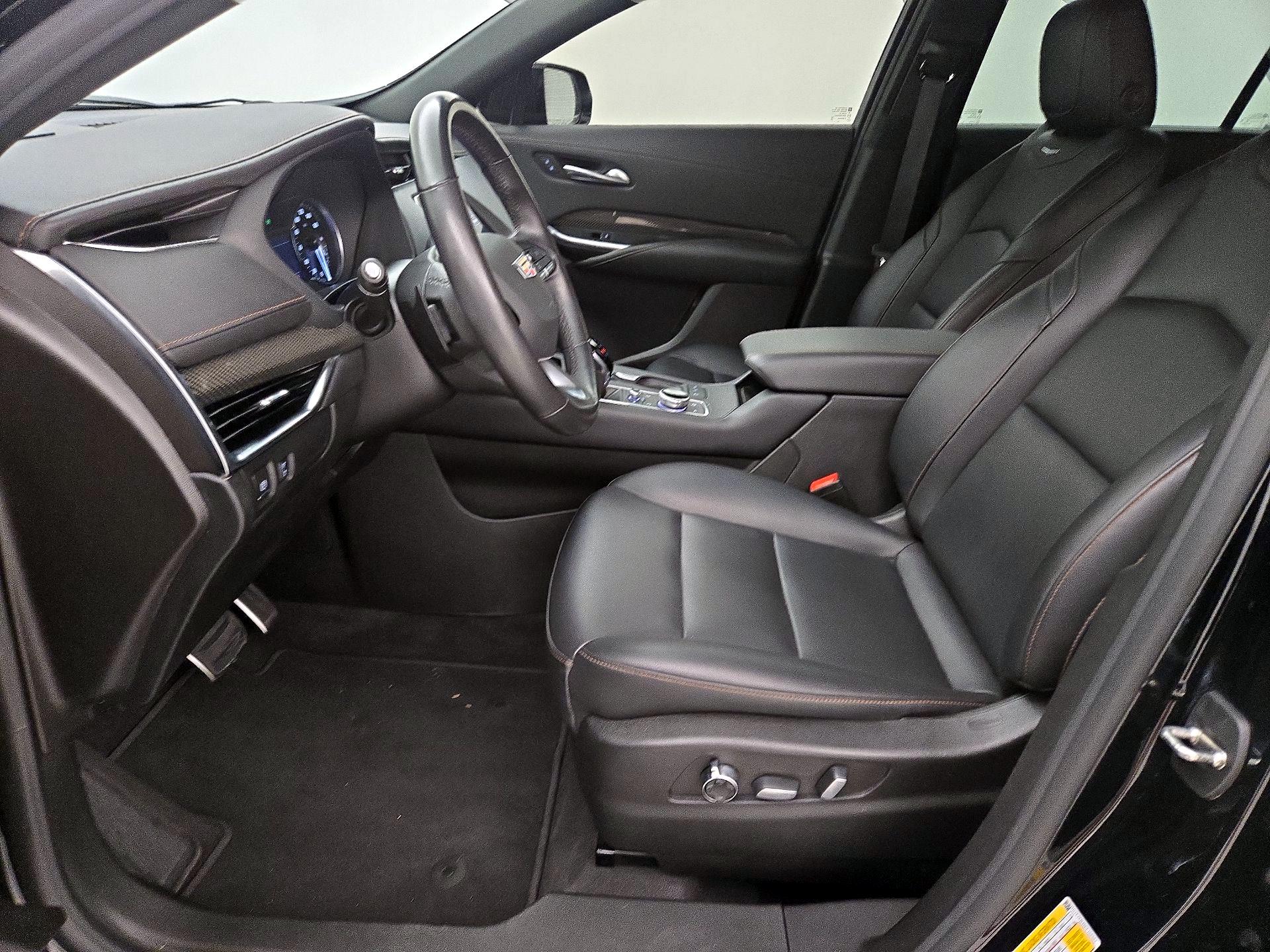 Thumbnail: 2023 Cadillac XT4 - 11
