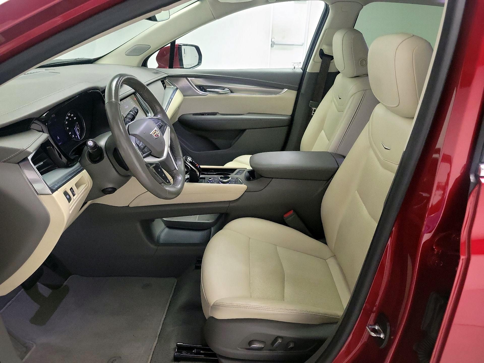 Thumbnail: 2023 Cadillac XT5 - 11