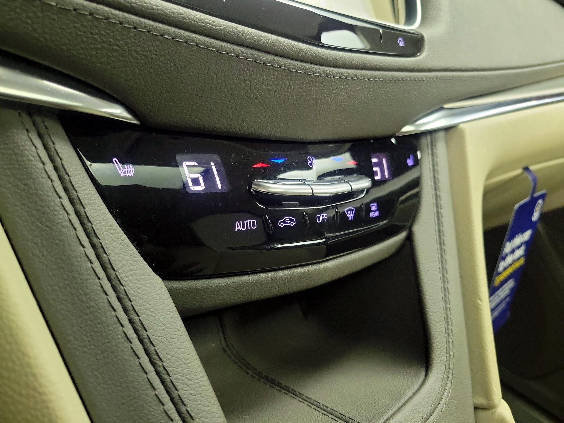 Thumbnail: 2023 Cadillac XT5 - 17