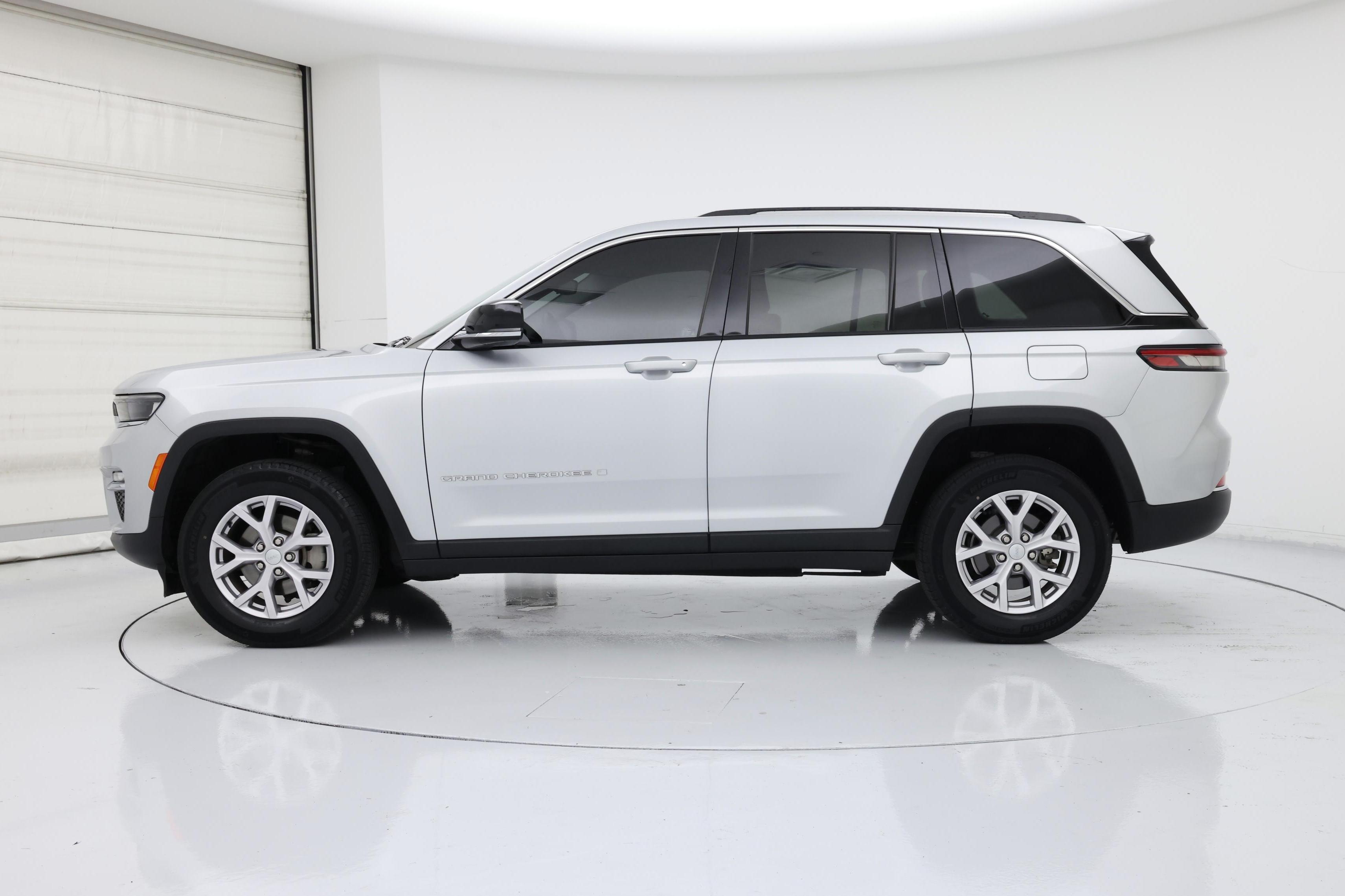 Thumbnail: 2022 Jeep Grand Cherokee - 3
