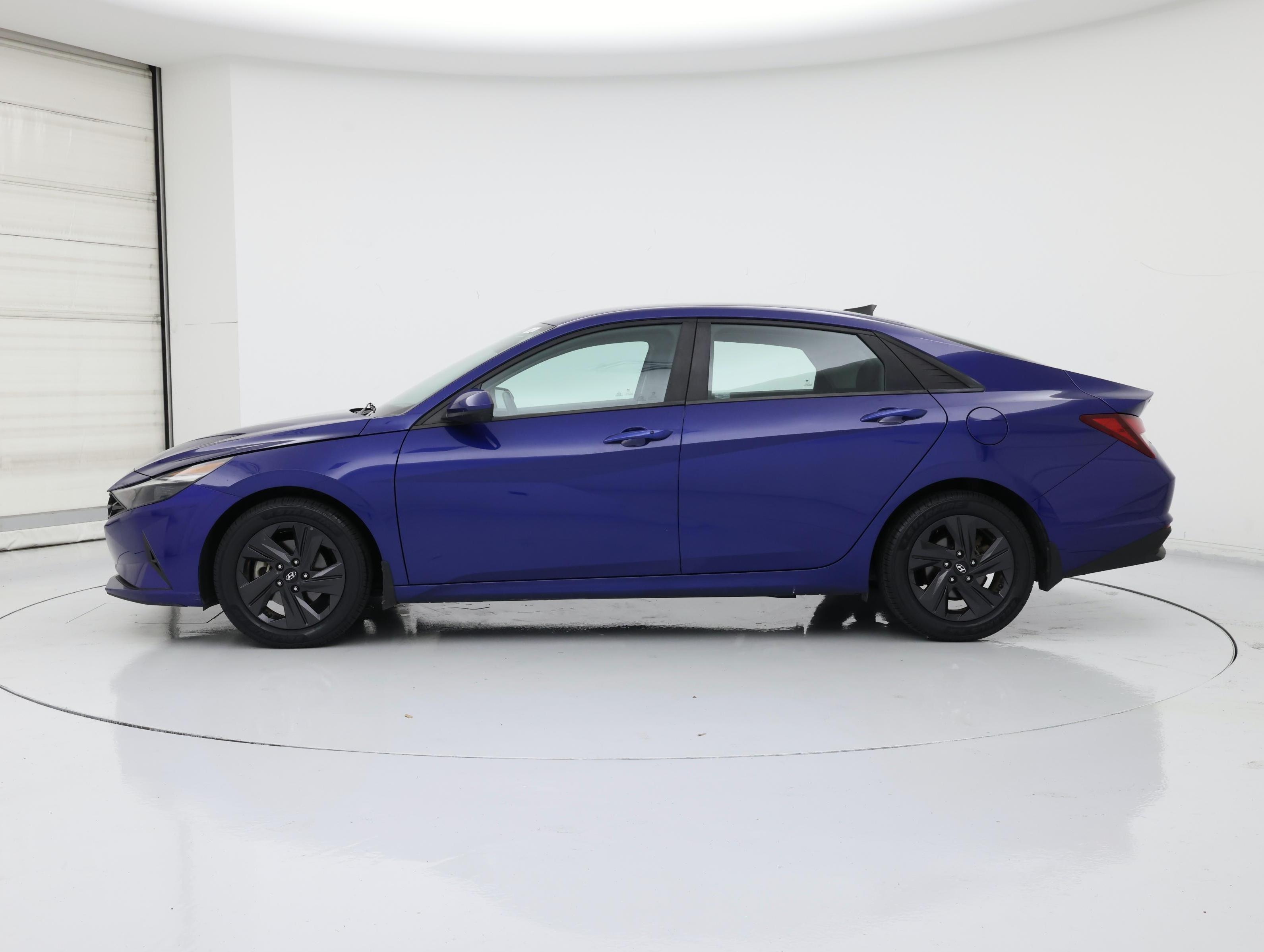 Thumbnail: 2022 Hyundai Elantra - 3