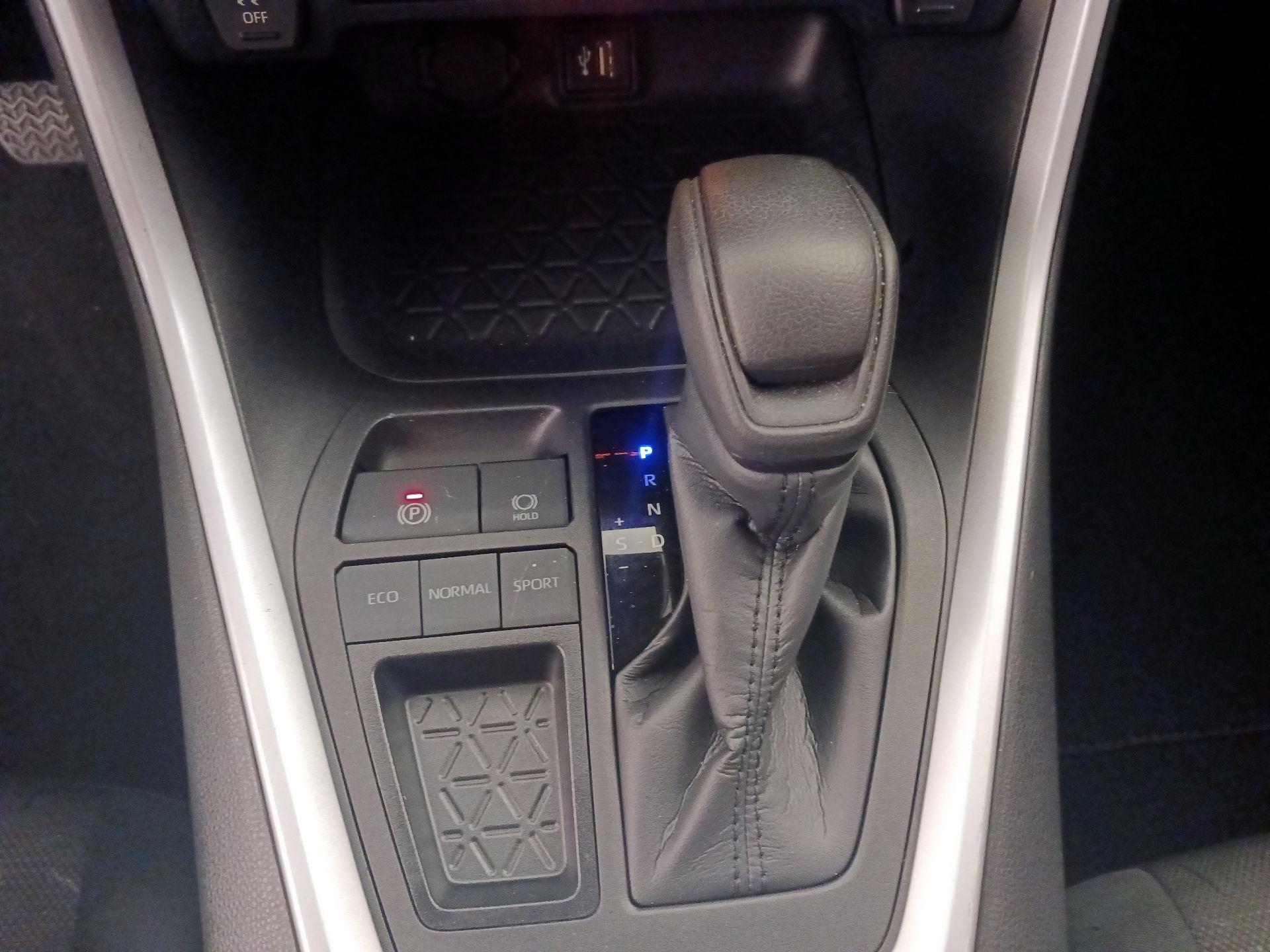 Thumbnail: 2024 Toyota RAV4 - 17