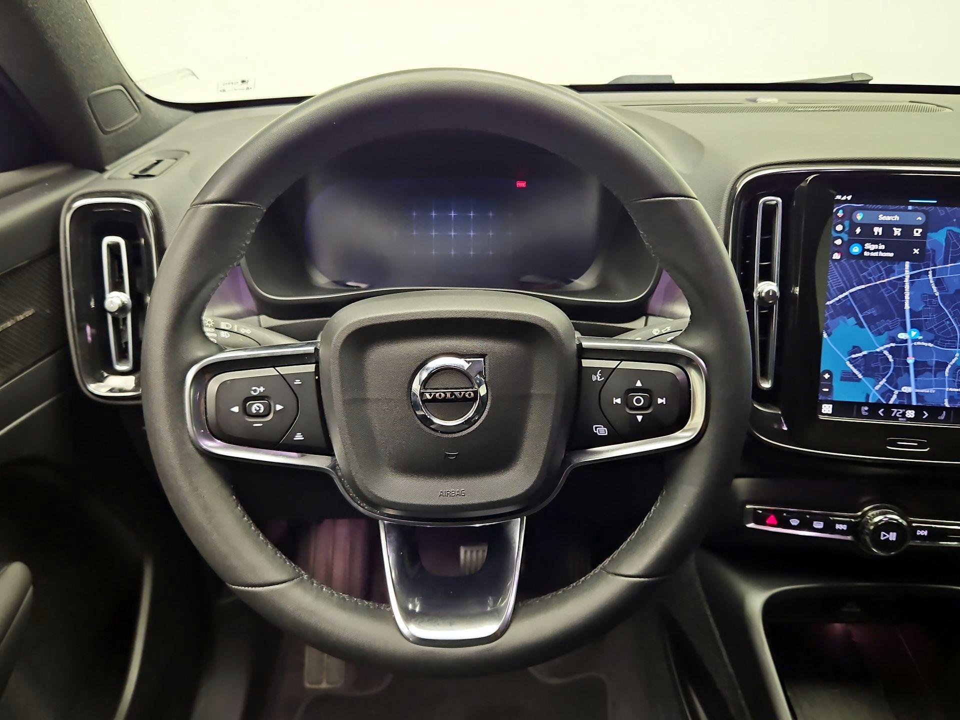 Thumbnail: 2022 Volvo C40 - 10