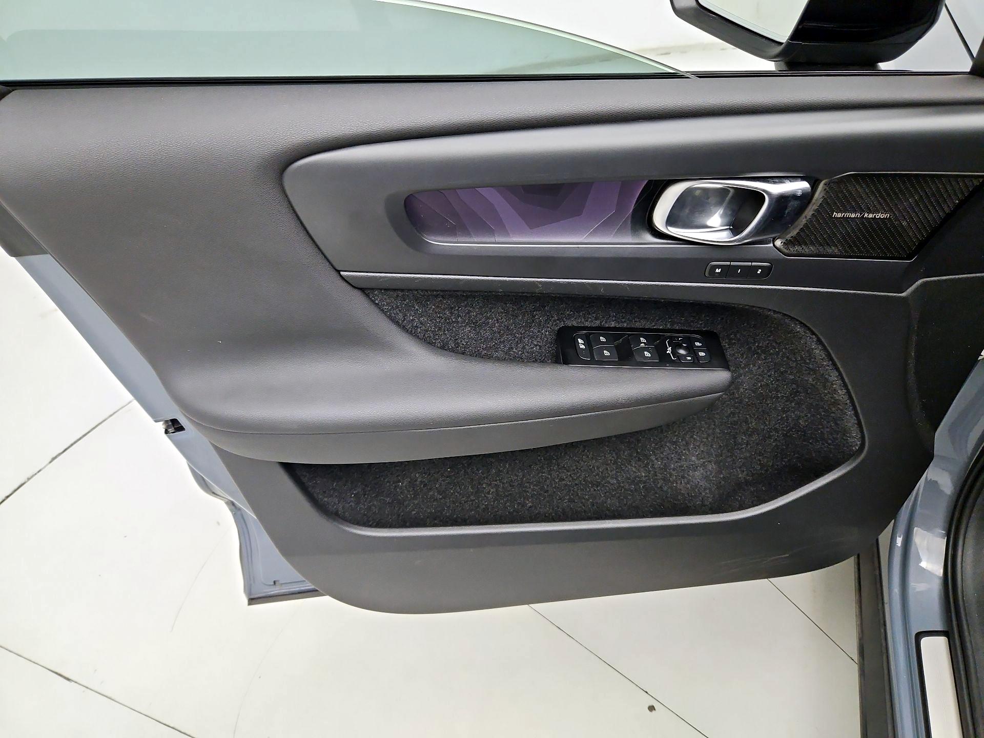 Thumbnail: 2022 Volvo C40 - 12