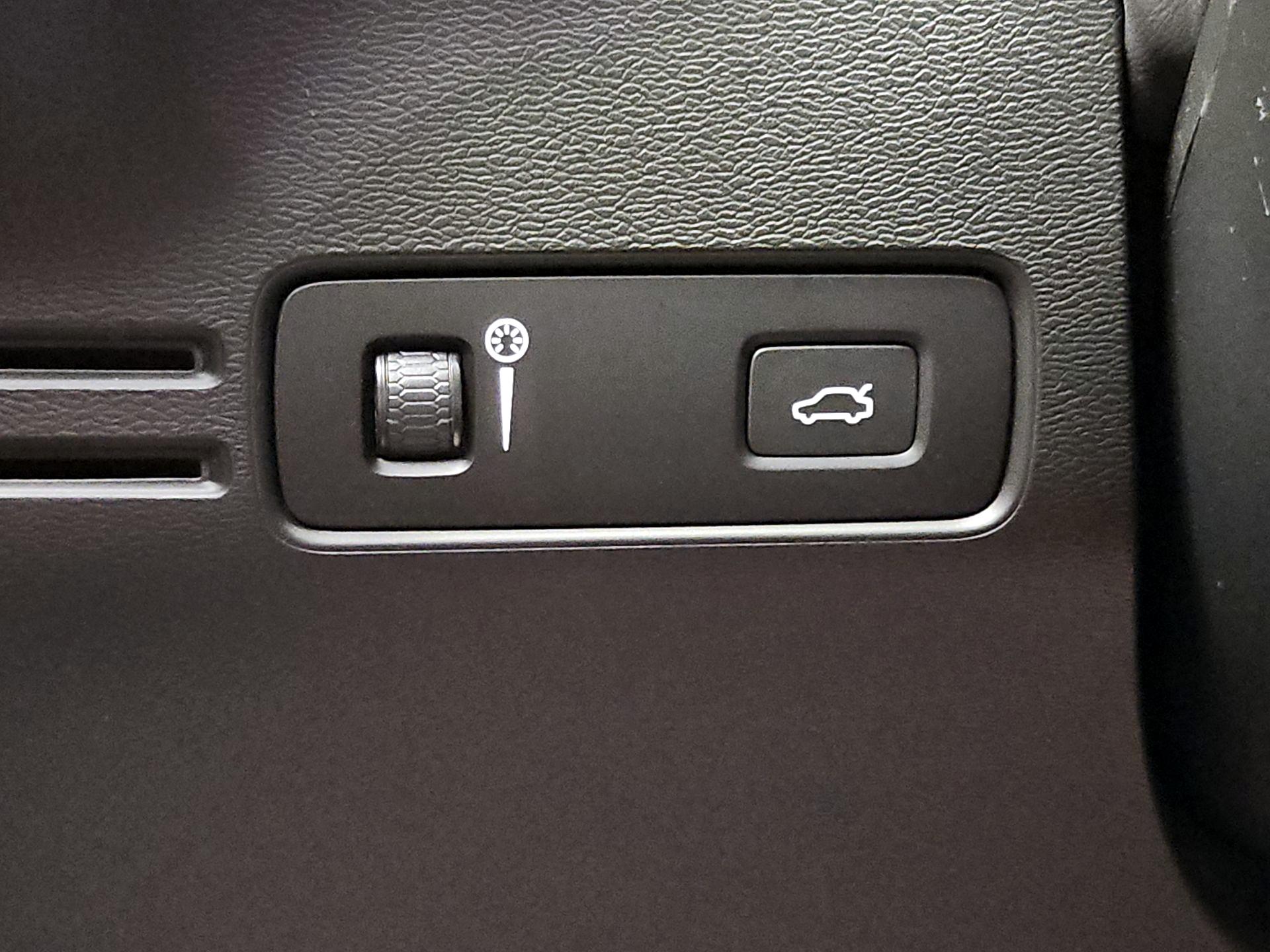 Thumbnail: 2022 Volvo C40 - 13