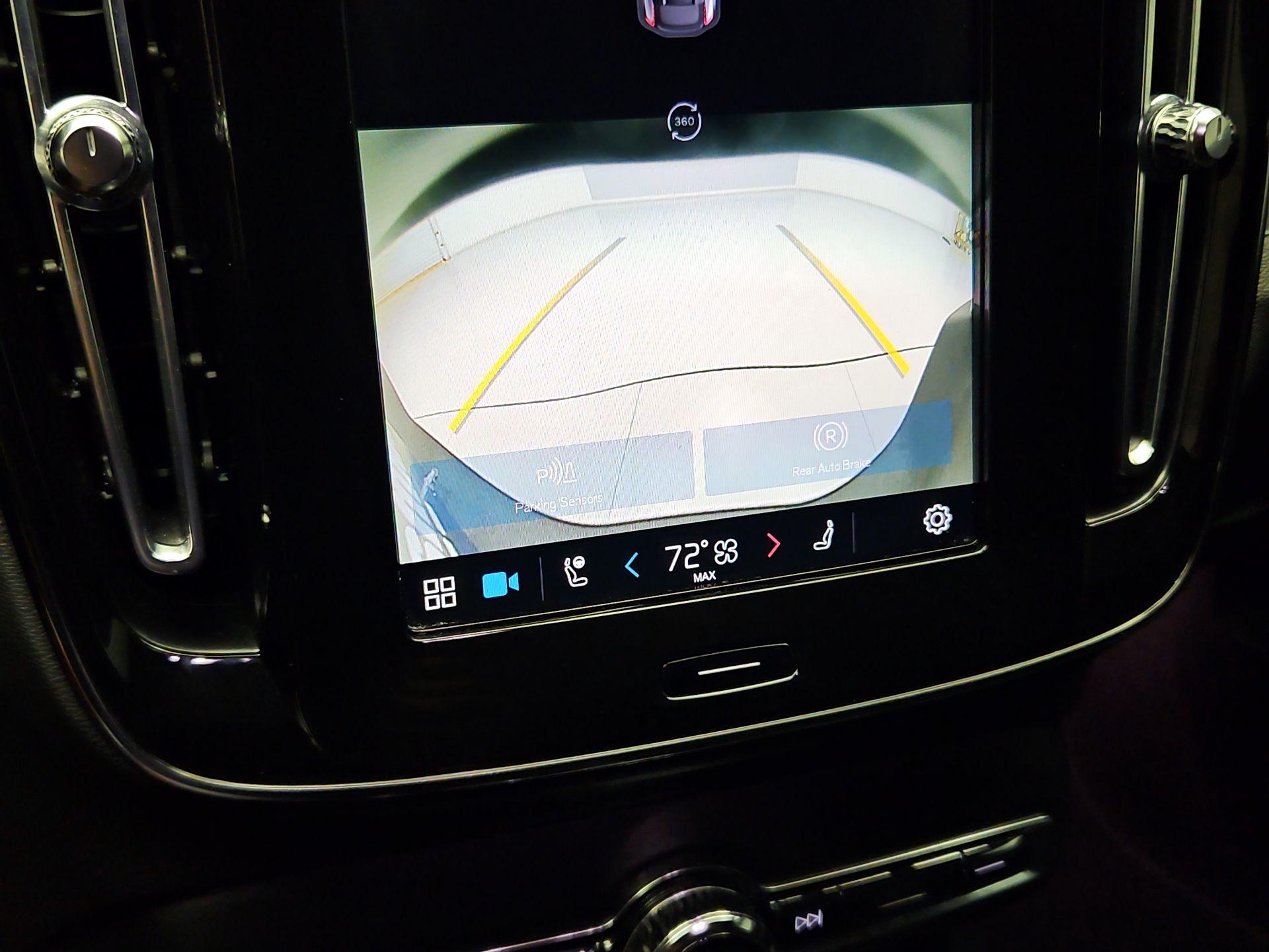 Thumbnail: 2022 Volvo C40 - 15