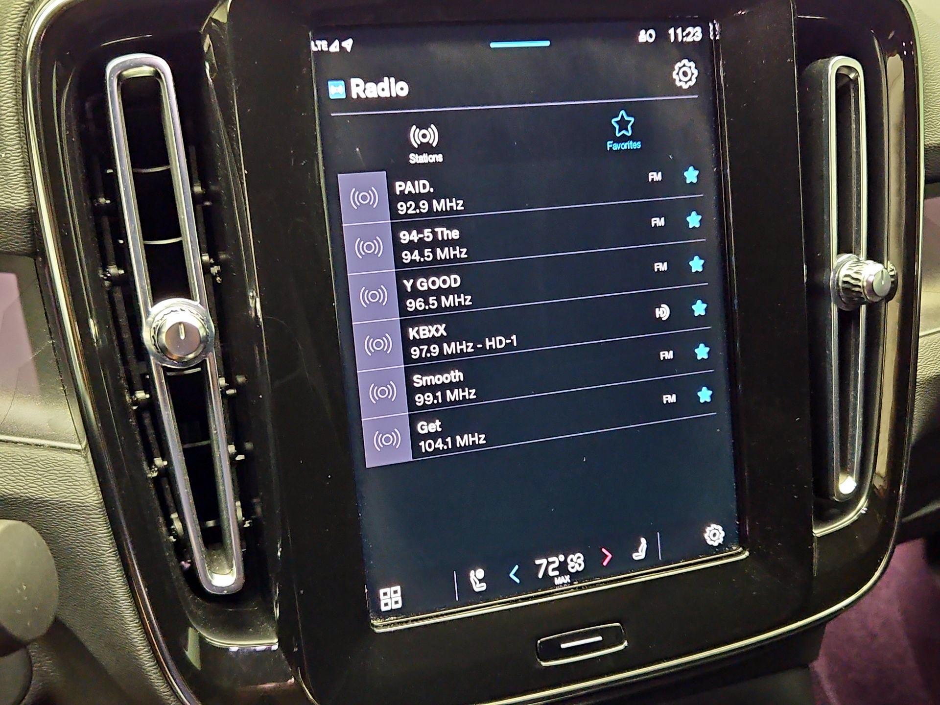 Thumbnail: 2022 Volvo C40 - 16