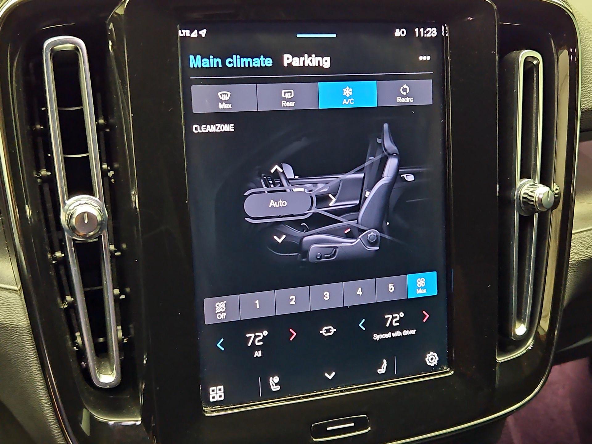 Thumbnail: 2022 Volvo C40 - 17