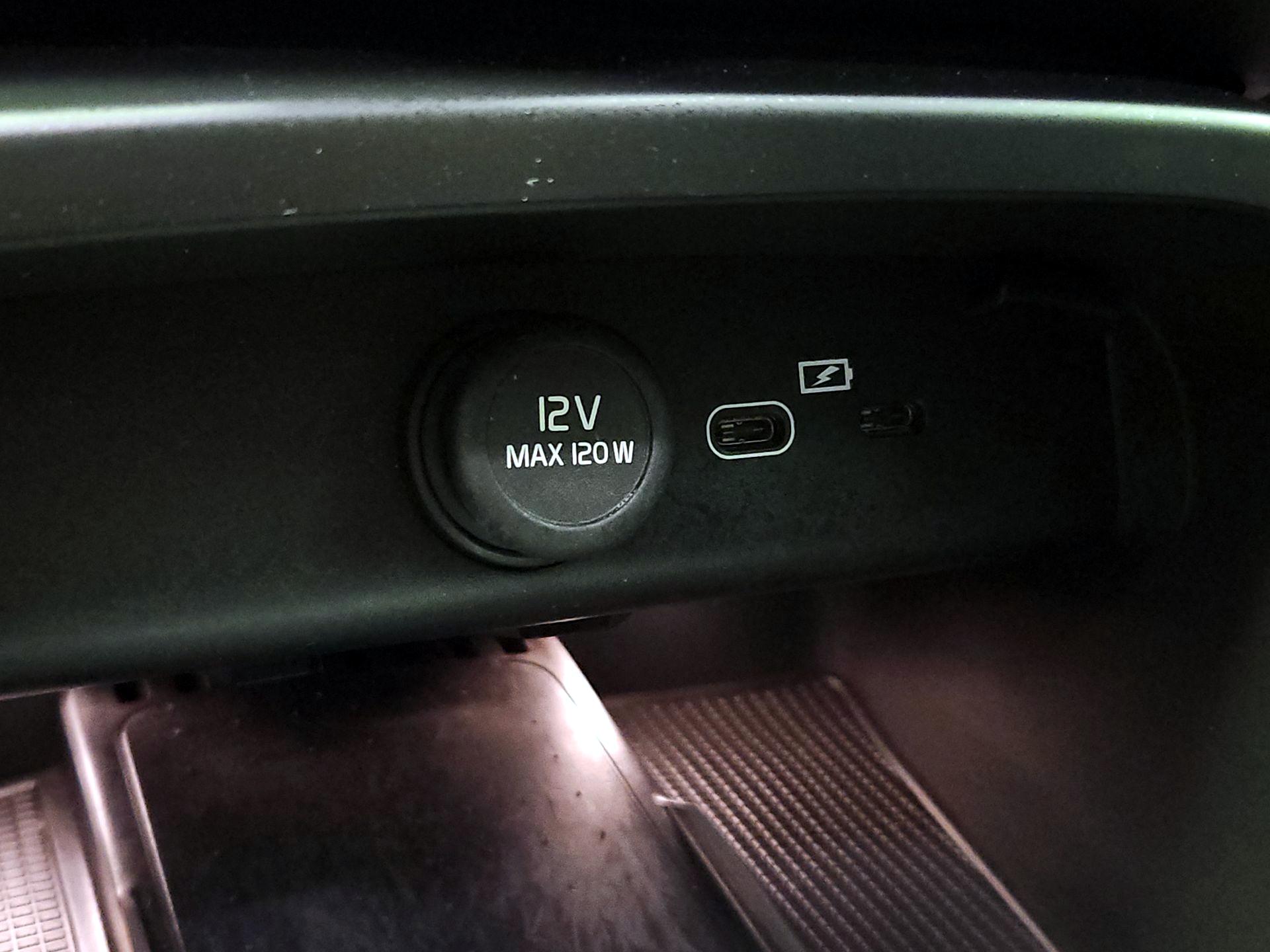 Thumbnail: 2022 Volvo C40 - 19