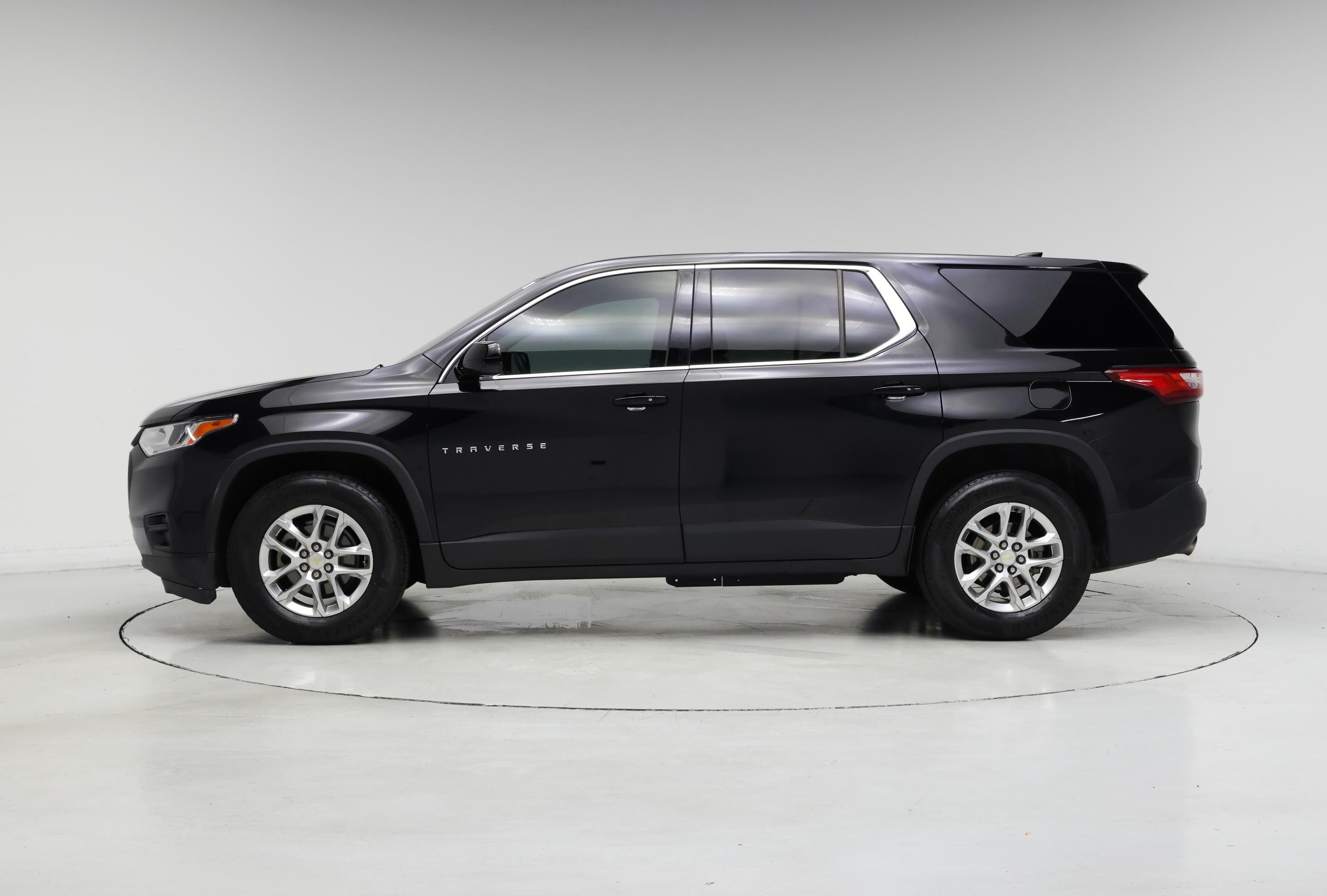 Thumbnail: 2019 Chevrolet Traverse - 3