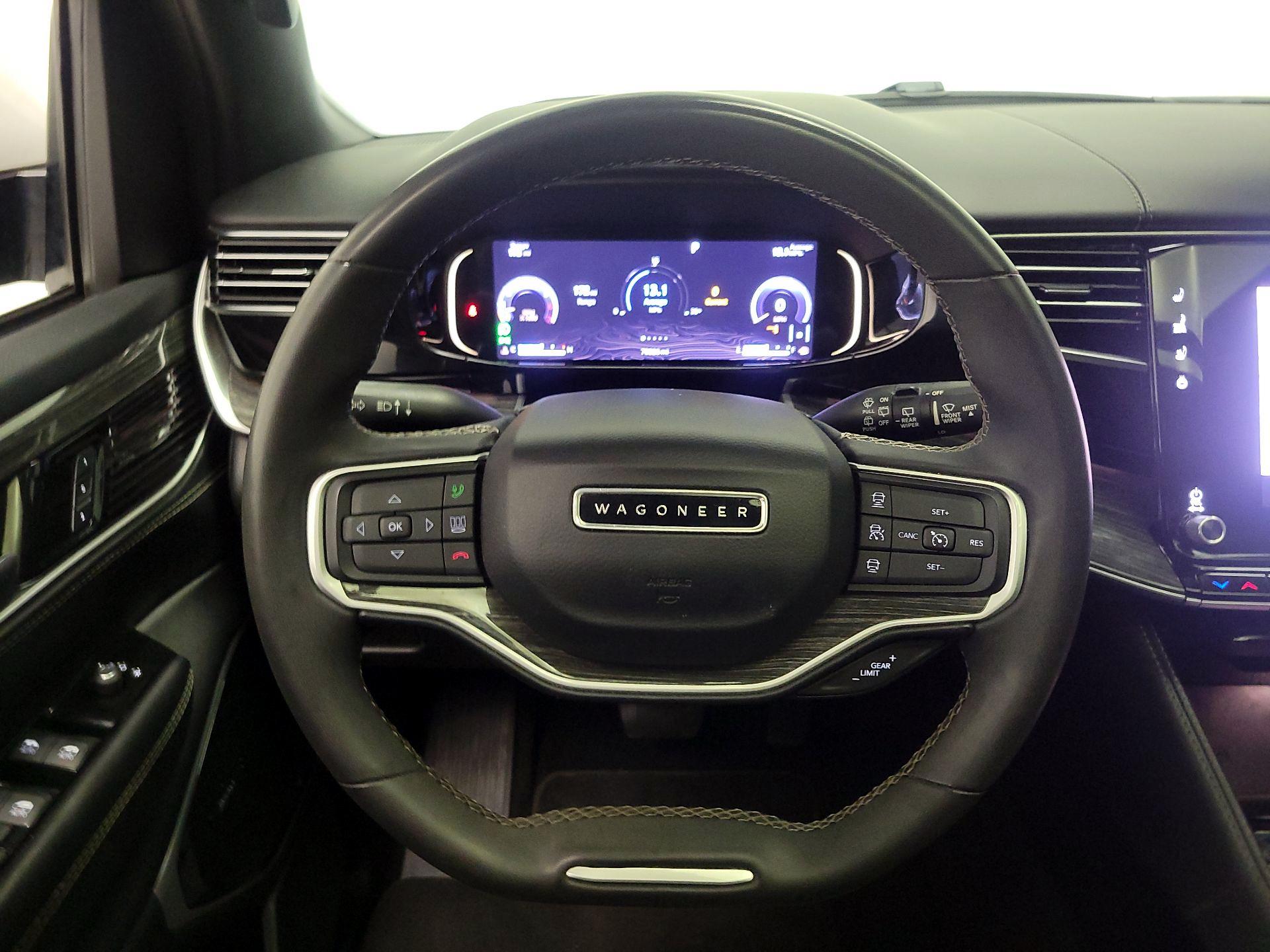 Thumbnail: 2022 Jeep Wagoneer - 10