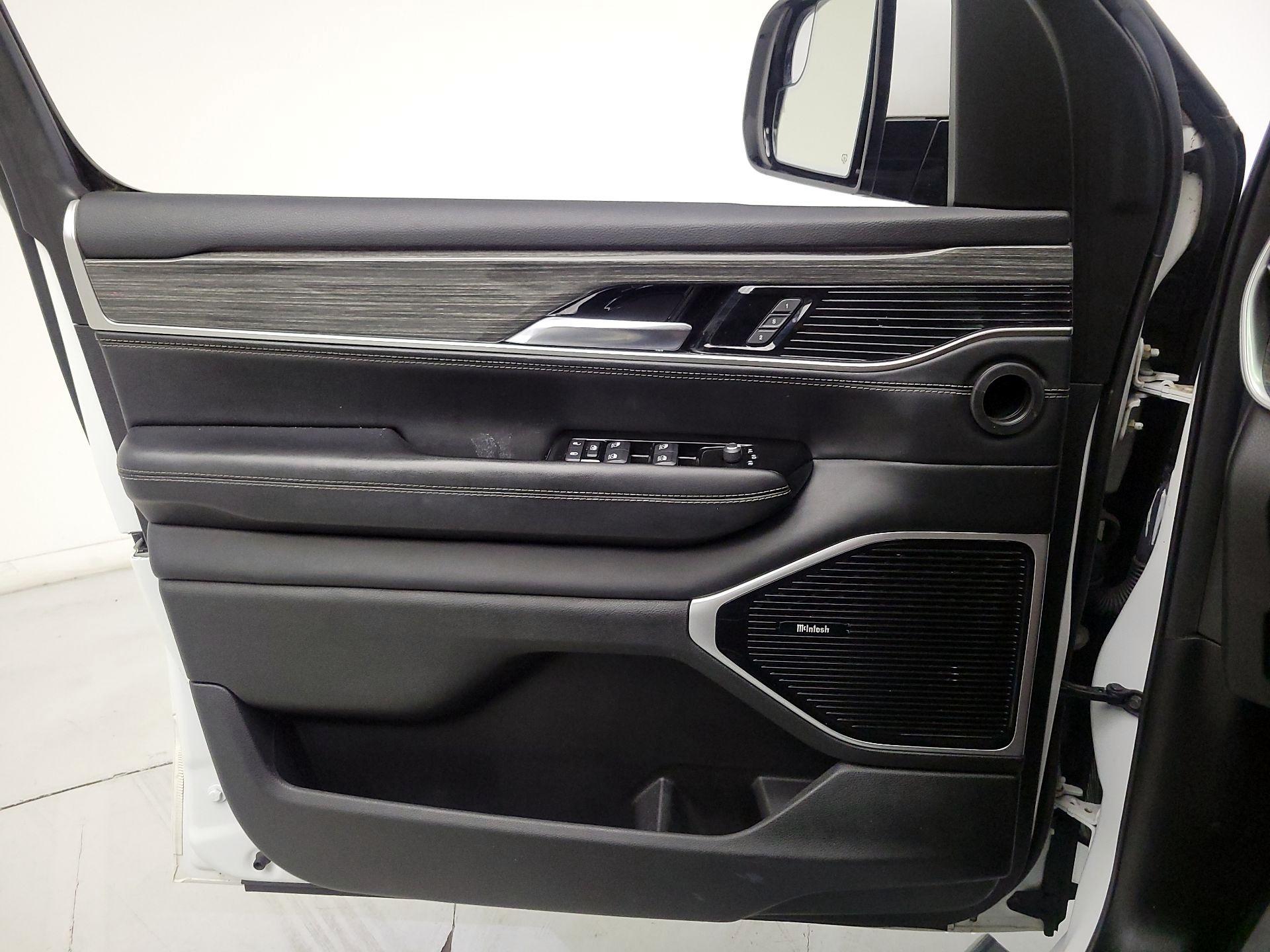Thumbnail: 2022 Jeep Wagoneer - 12