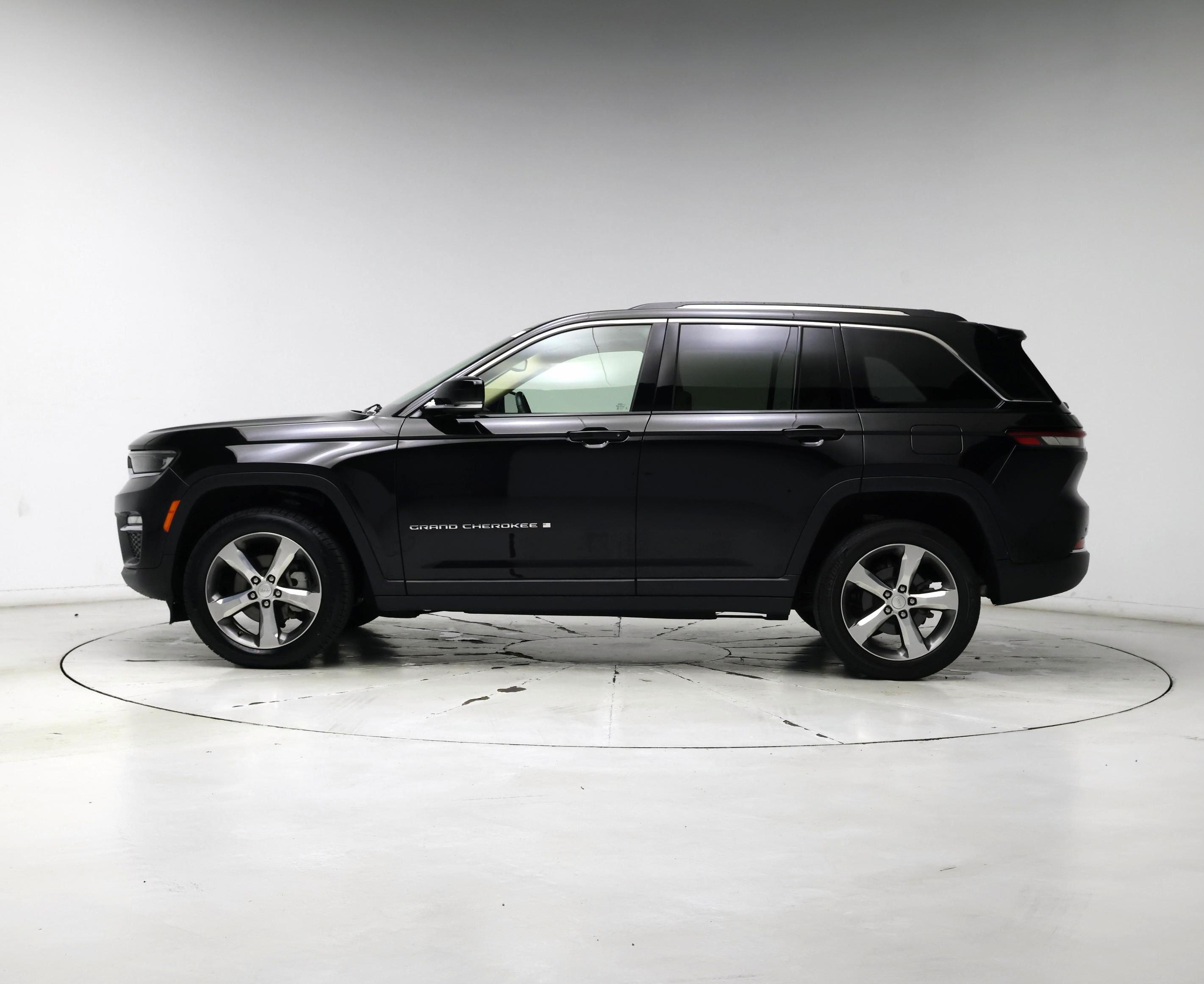 Thumbnail: 2022 Jeep Grand Cherokee - 3