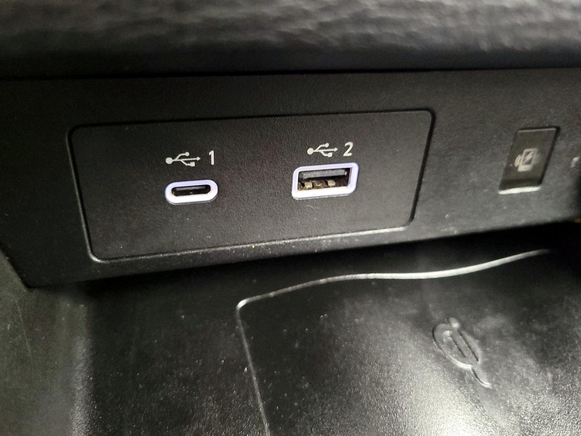 Thumbnail: 2022 Mitsubishi Outlander - 18