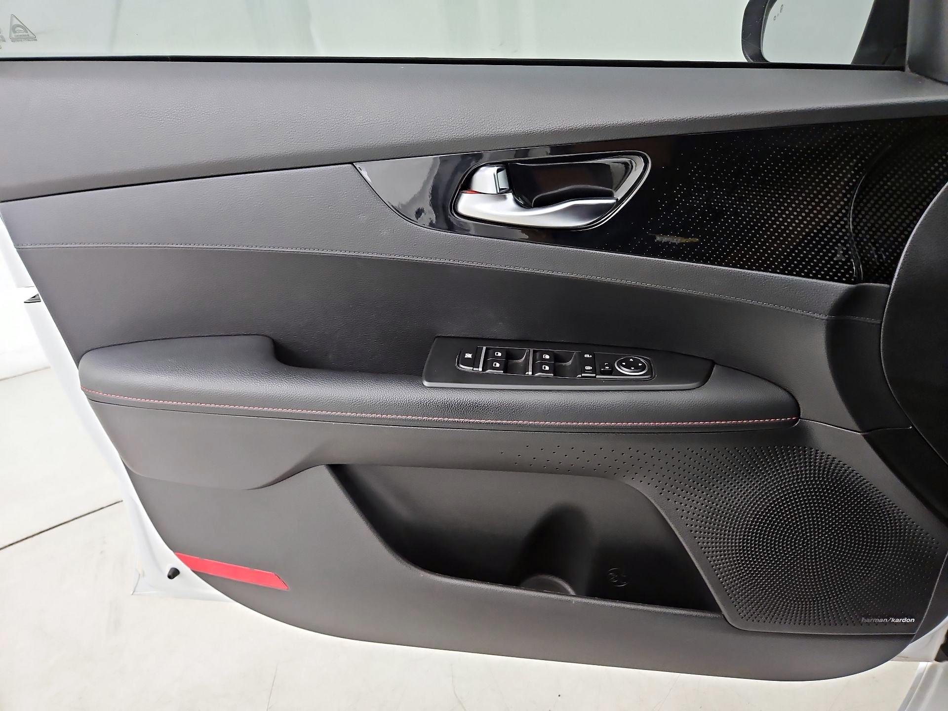 Thumbnail: 2022 Kia Forte - 12