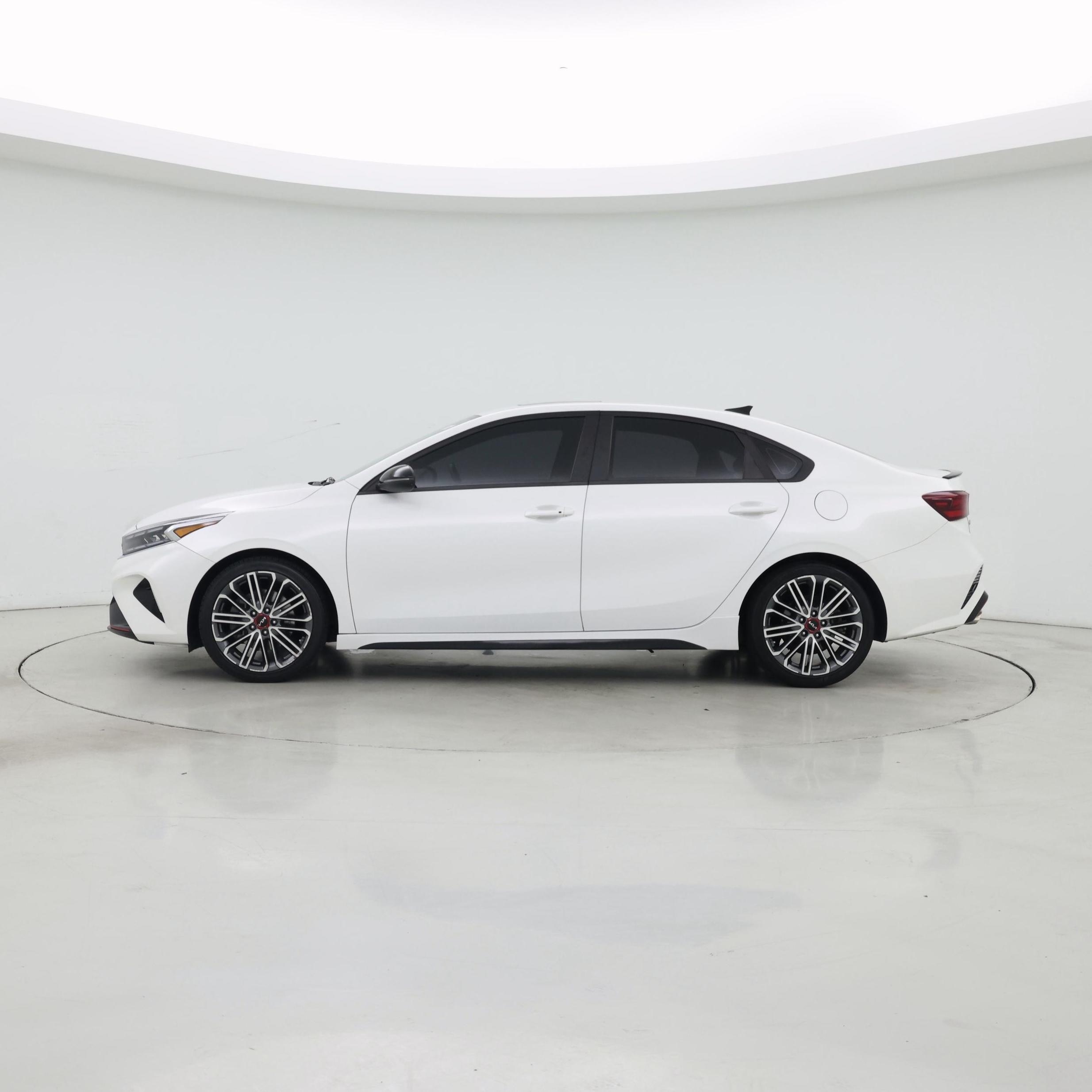Thumbnail: 2022 Kia Forte - 3