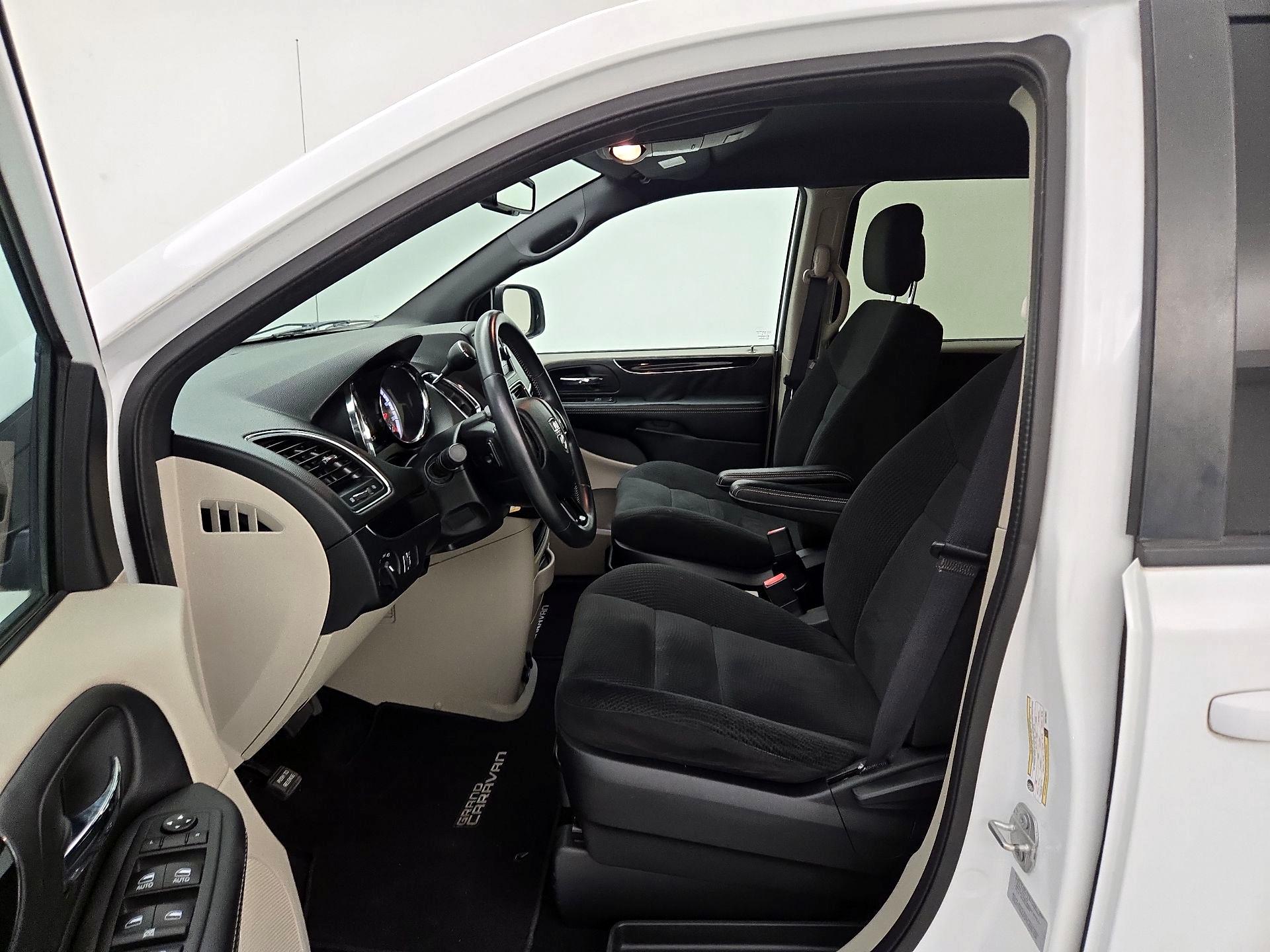 Thumbnail: 2017 Dodge Grand Caravan - 11