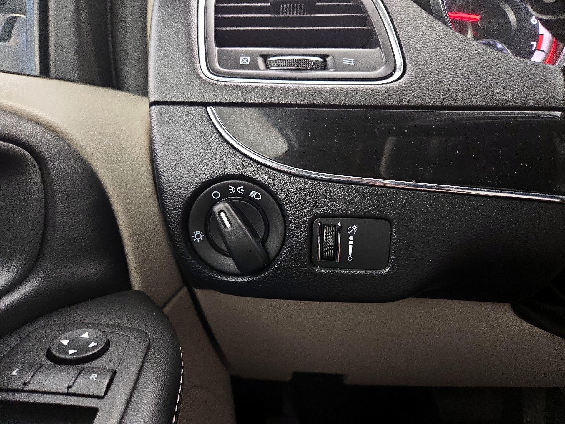 Thumbnail: 2017 Dodge Grand Caravan - 13