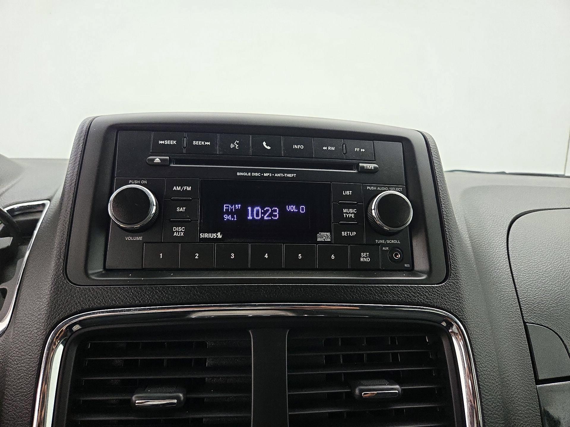 Thumbnail: 2017 Dodge Grand Caravan - 14