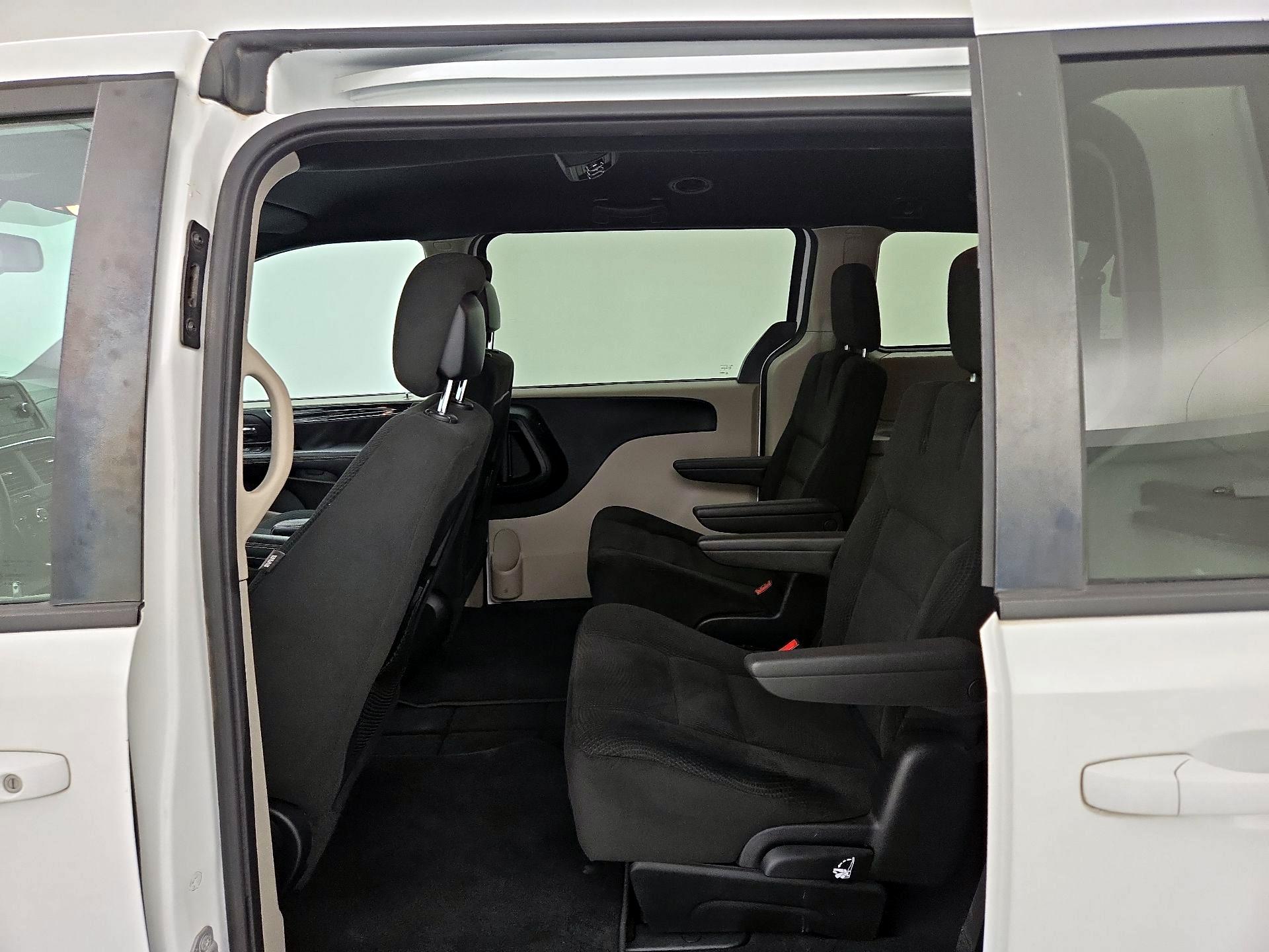 Thumbnail: 2017 Dodge Grand Caravan - 18