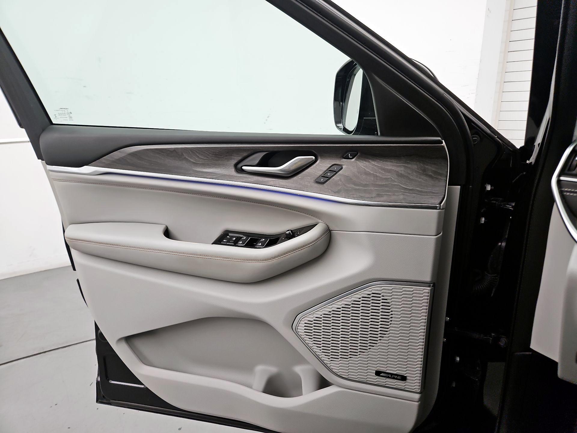 Thumbnail: 2023 Jeep Grand Cherokee - 12