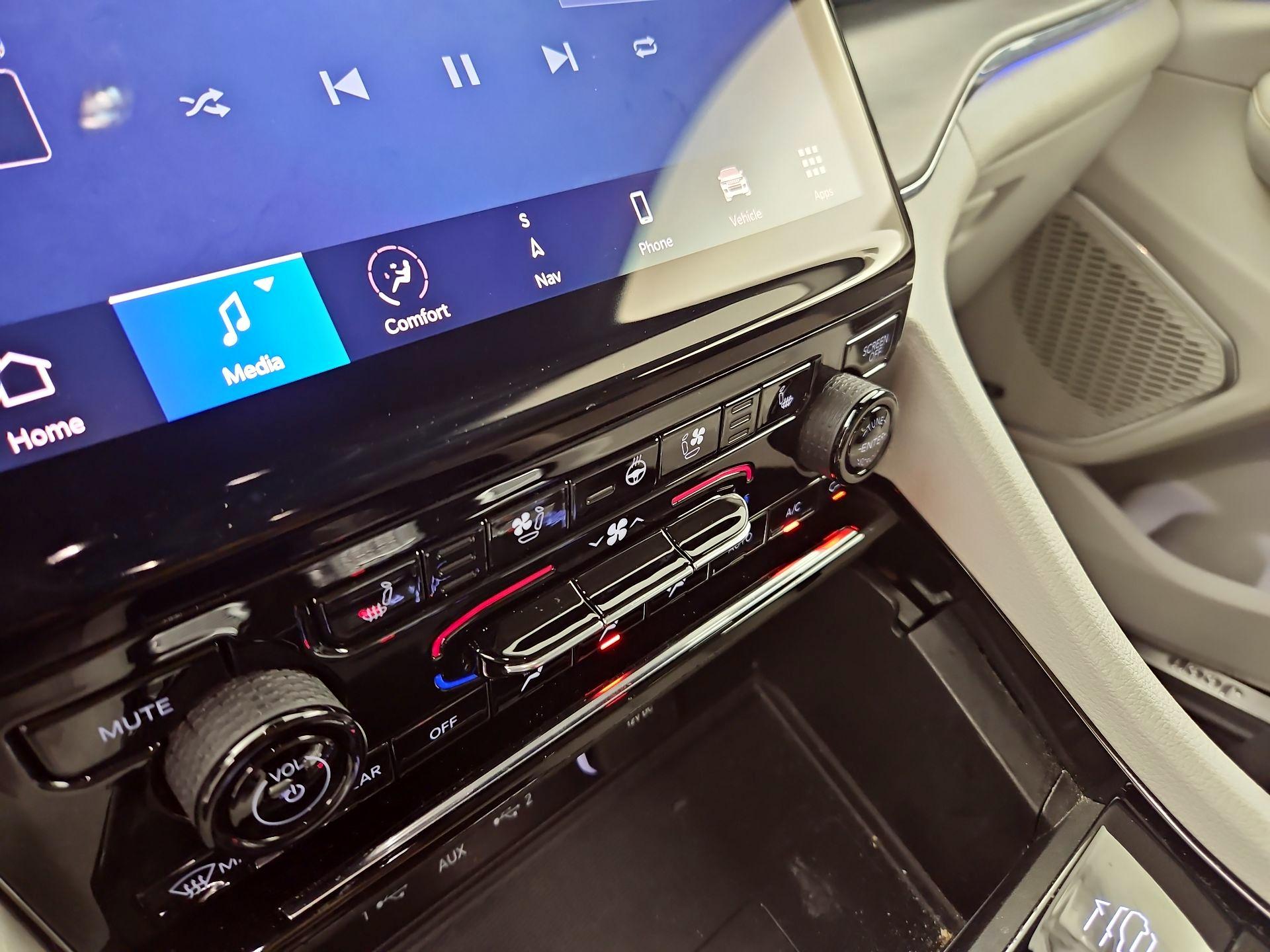 Thumbnail: 2023 Jeep Grand Cherokee - 14