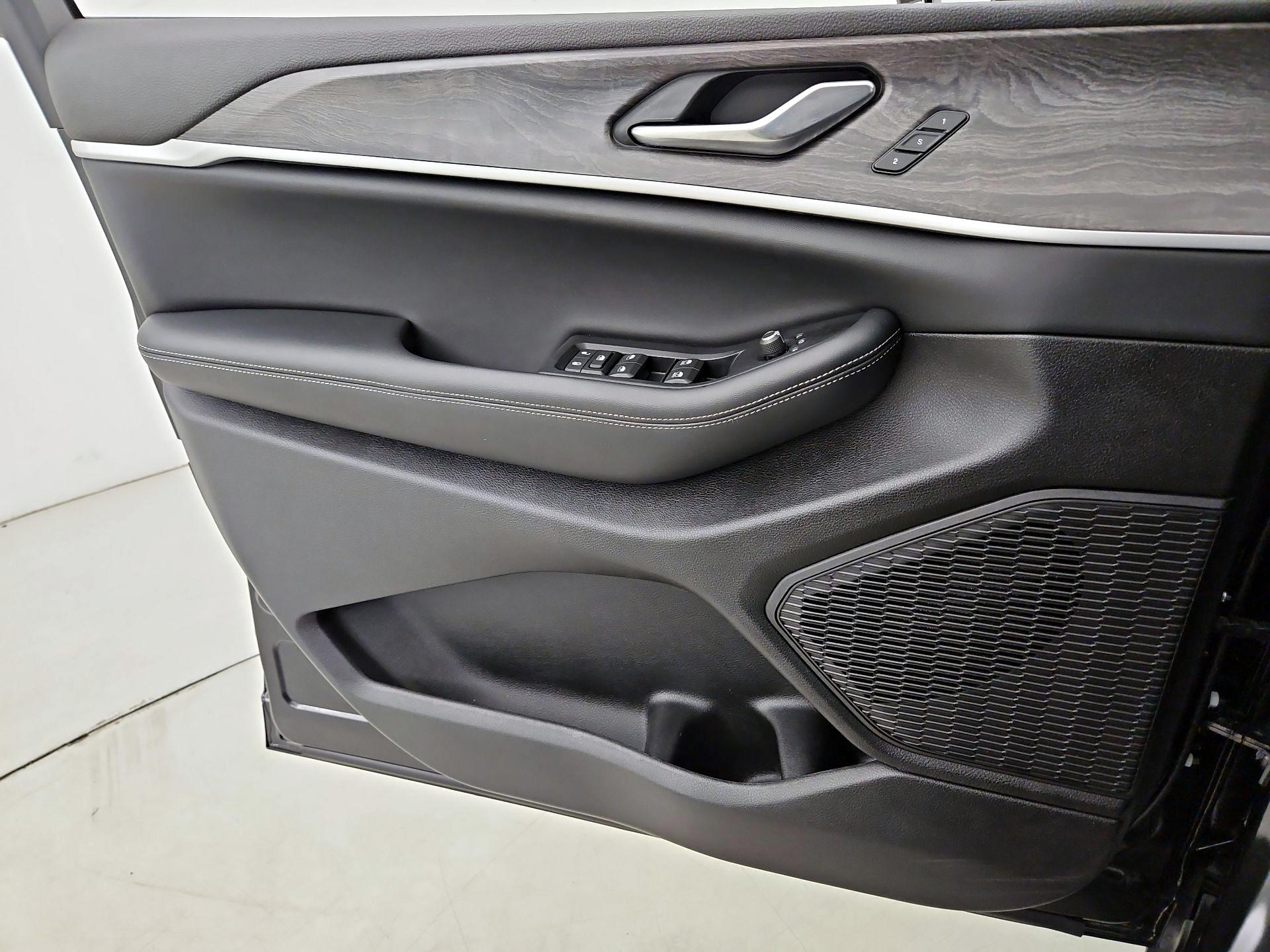 Thumbnail: 2024 Jeep Grand Cherokee - 12