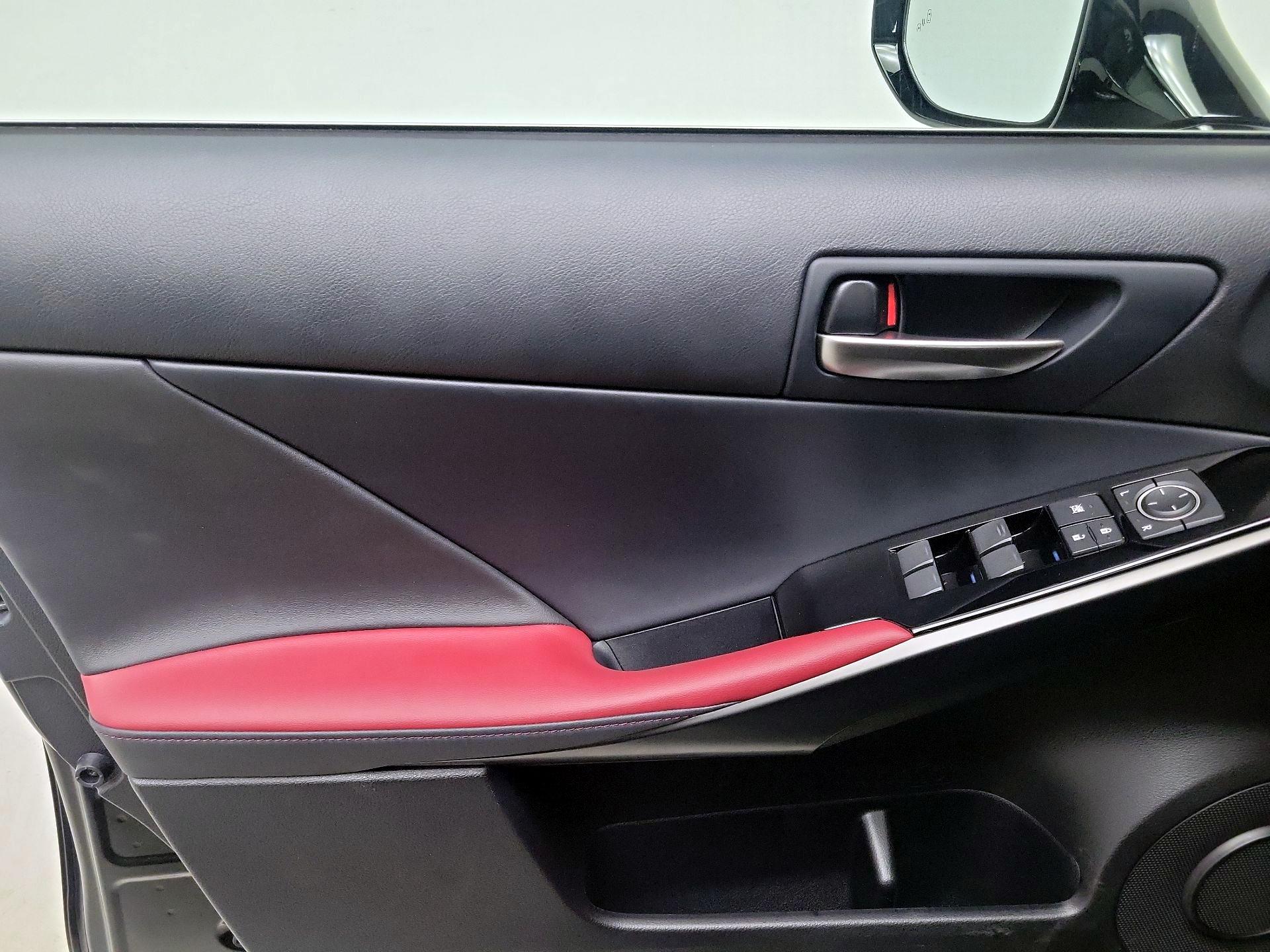 Thumbnail: 2025 Lexus IS - 12