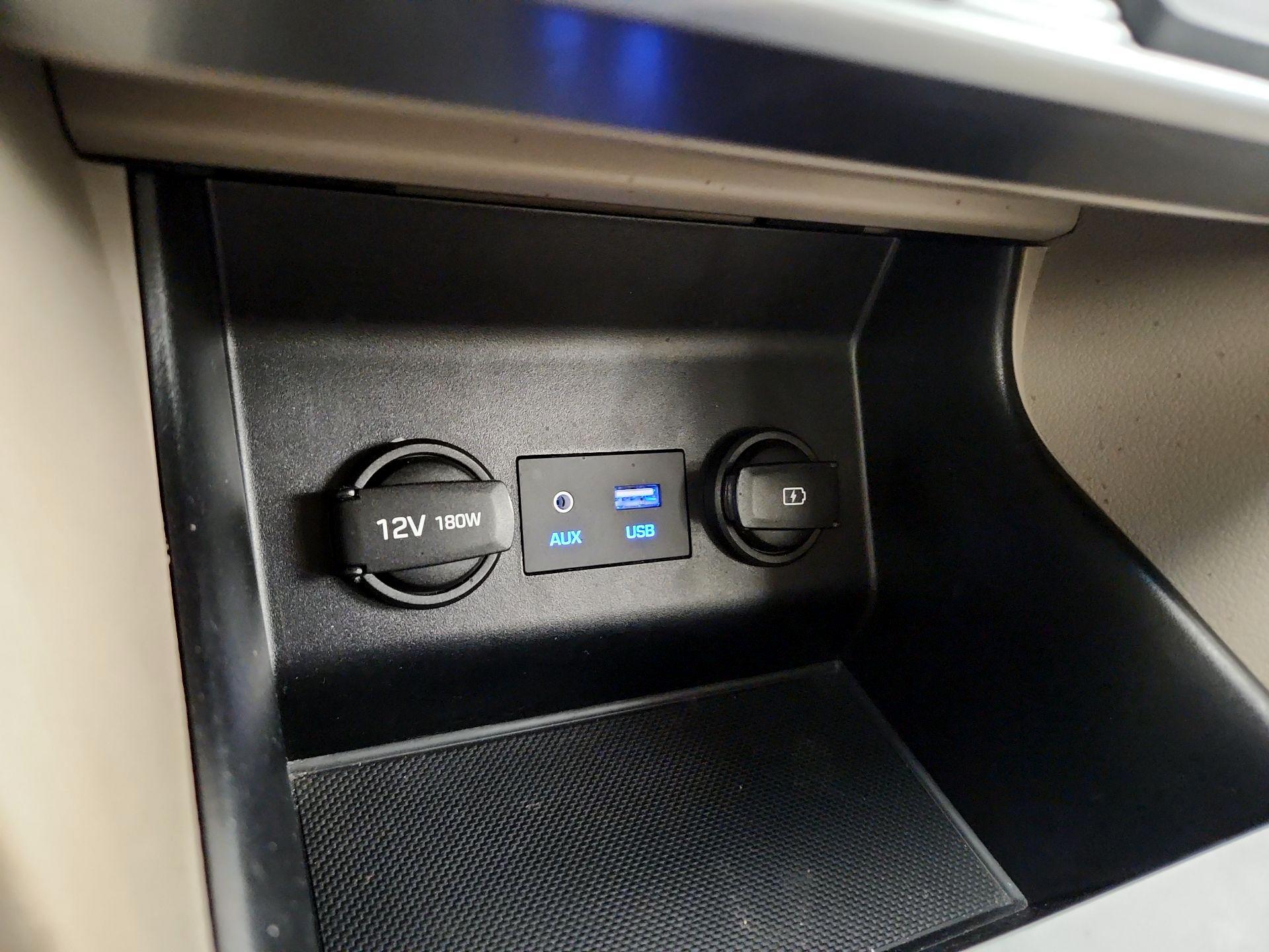 Thumbnail: 2020 Hyundai Elantra - 16