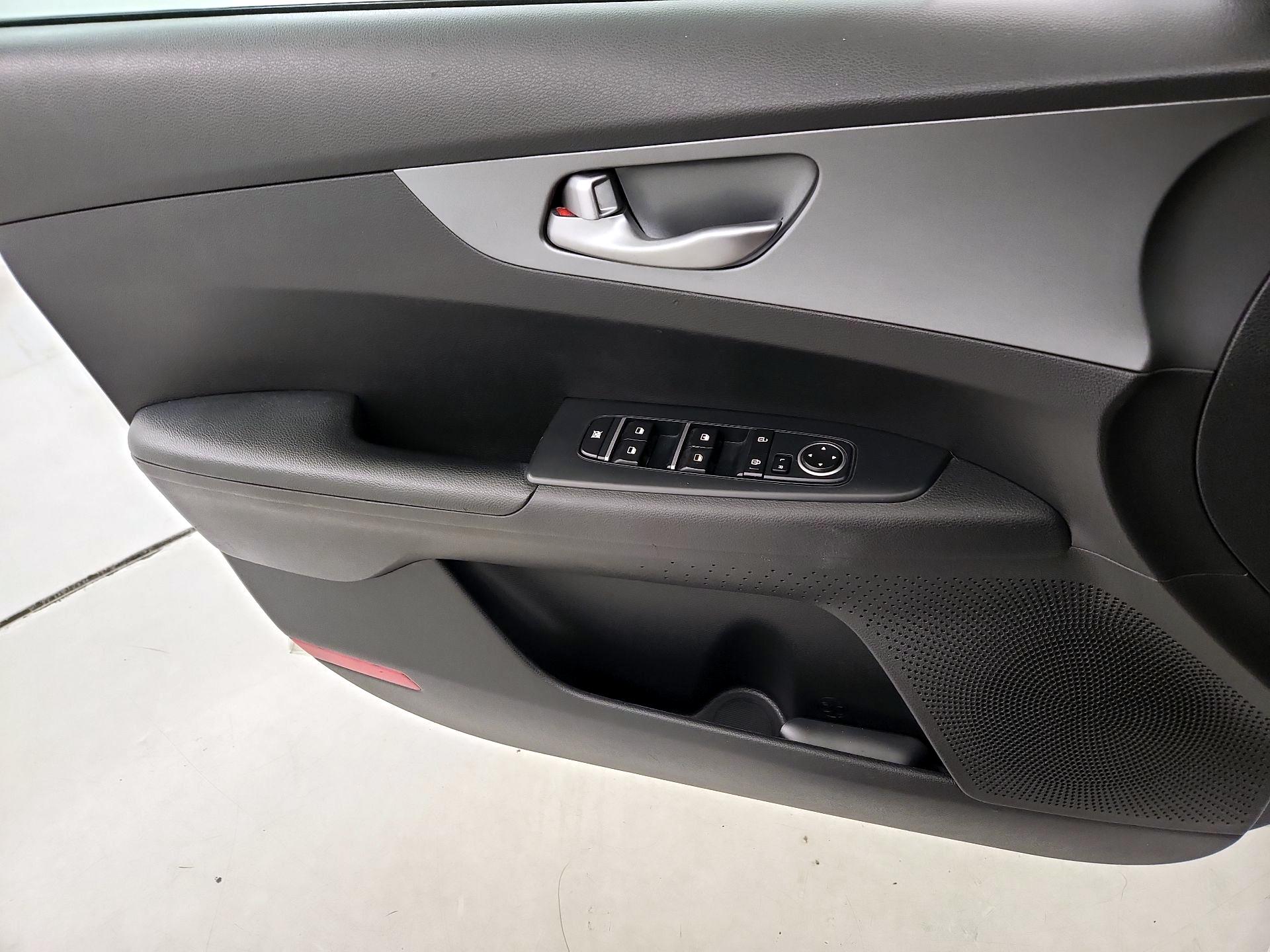 Thumbnail: 2021 Kia Forte - 12